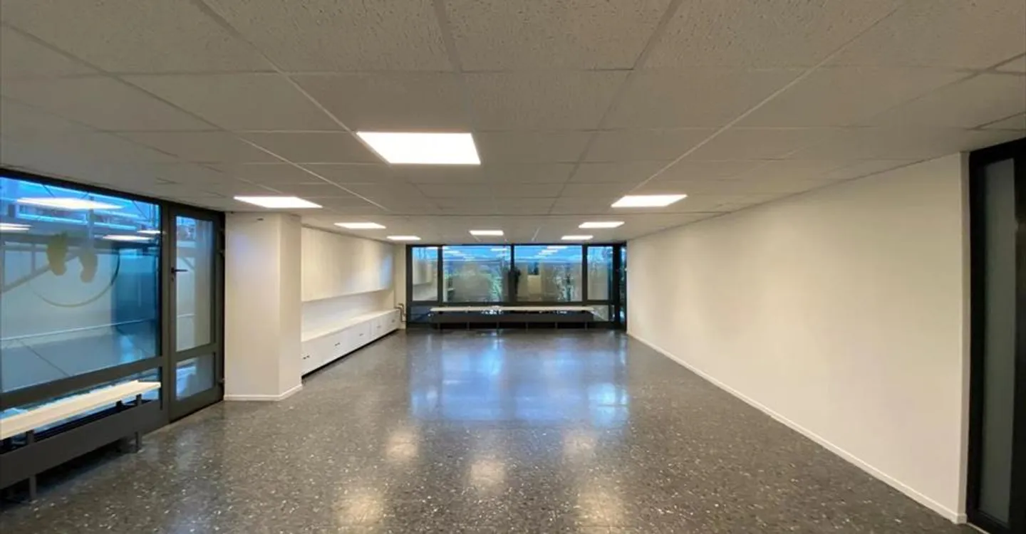 Shop for rent - Photo 1 of 10