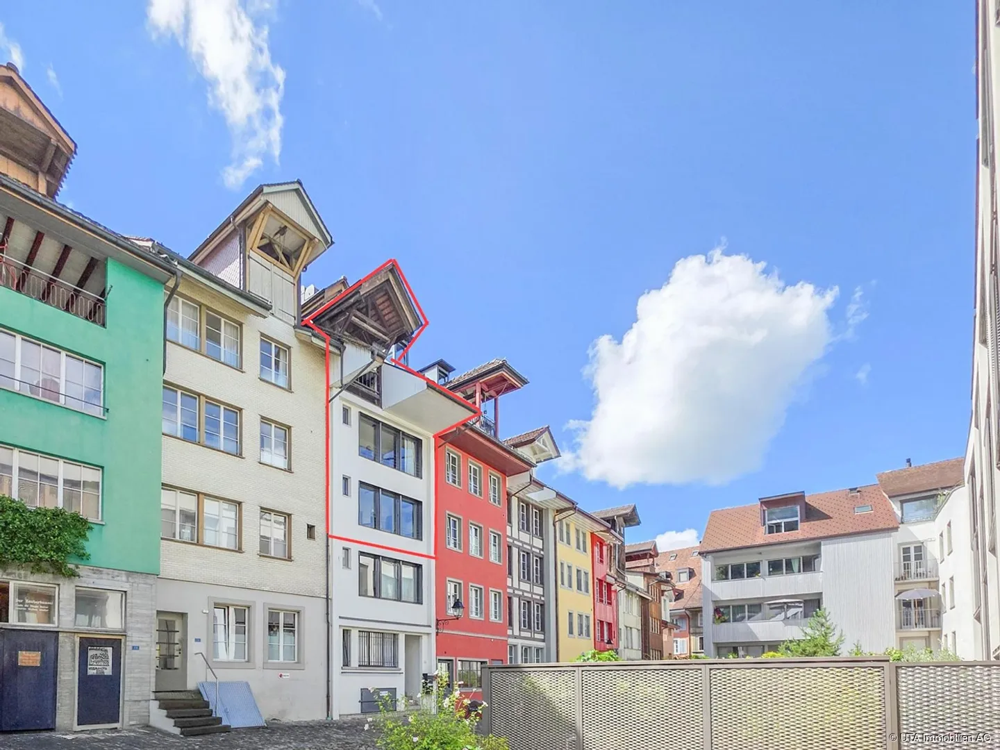 Beautiful spacious old town apartment in the heart of the city - Photo 2 of 13