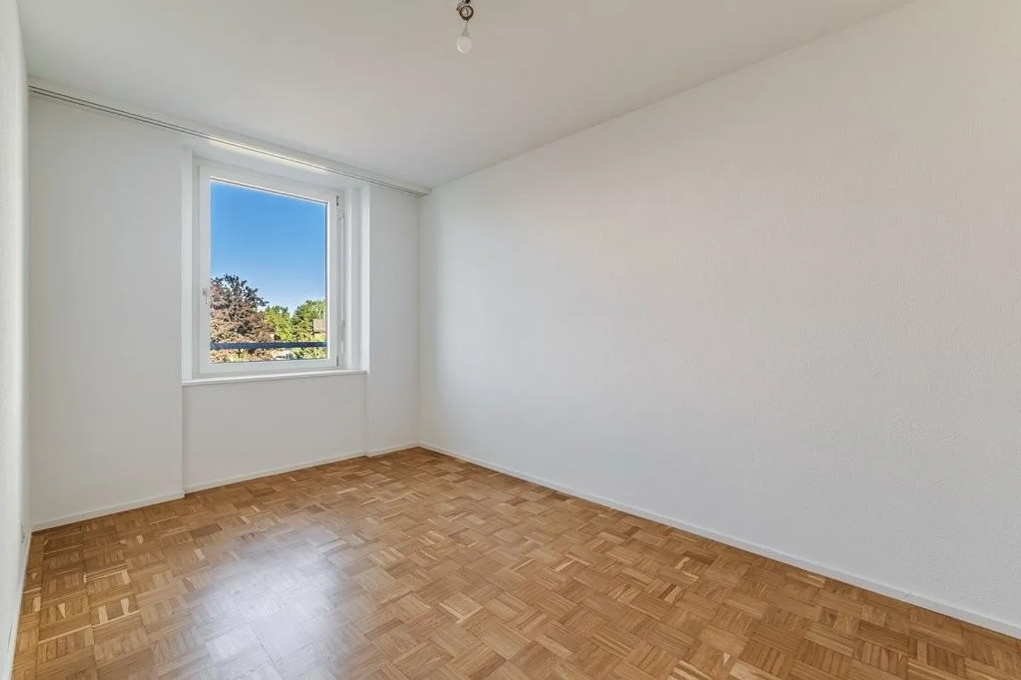 Freshly renovated and ready to move in - Photo 5 of 8