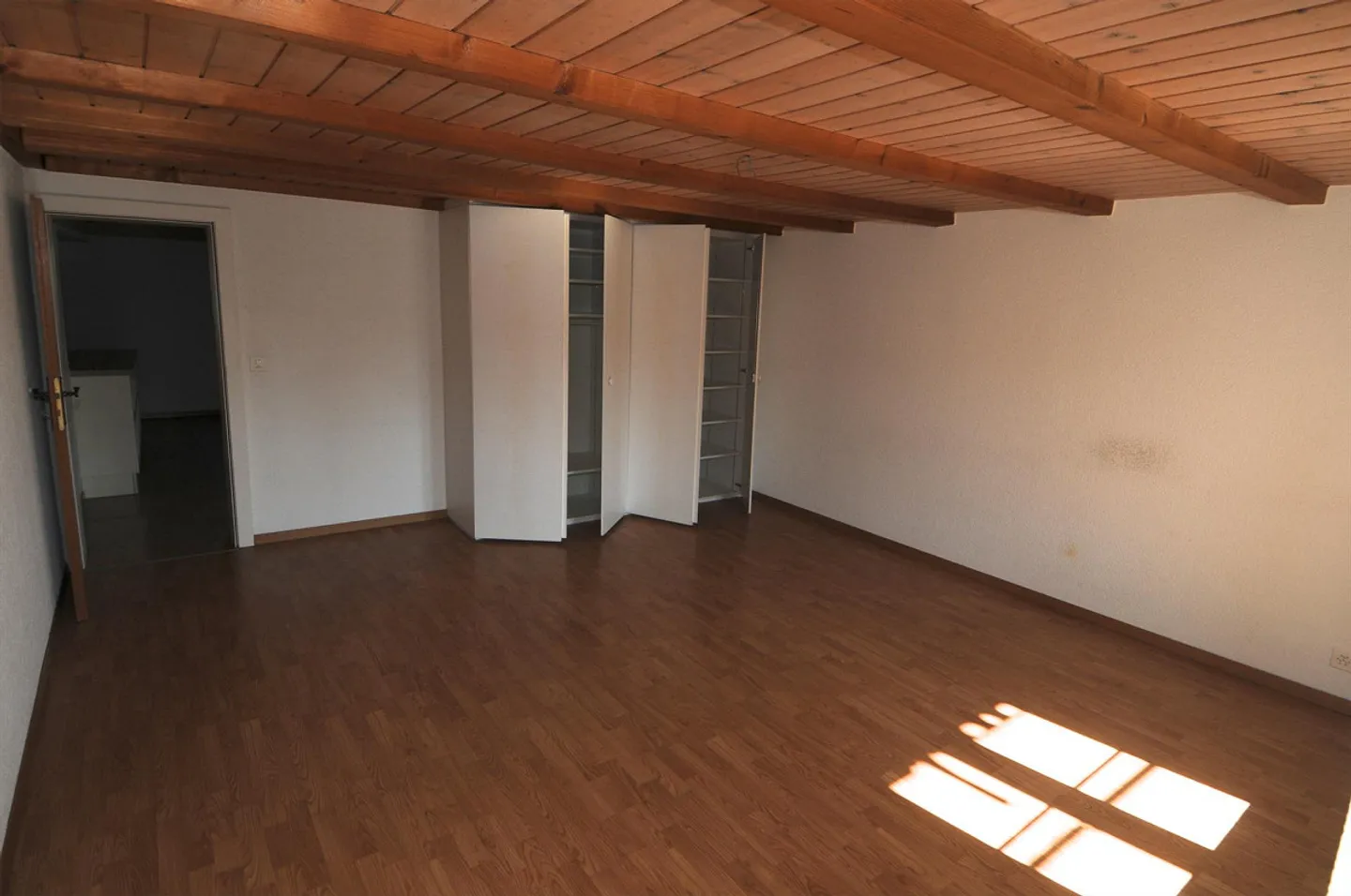 Geräumige Wohnung mit Loggia - Foto 3 von 10