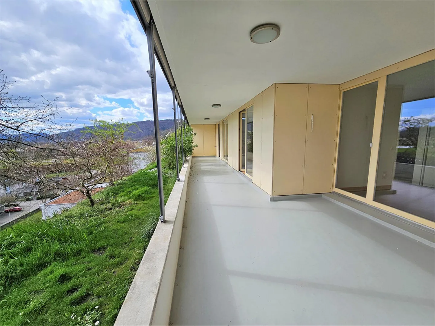 Vista panoramica sui tetti | Natura e posizione centrale unite | Acqua... - Foto 1 di 10