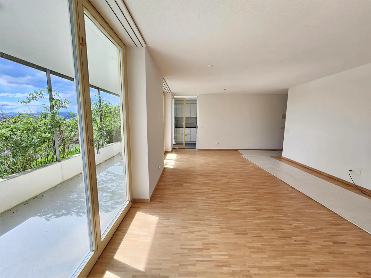 Vista panoramica sui tetti | Natura e posizione centrale unite | Acqua... - Foto 2 di 10