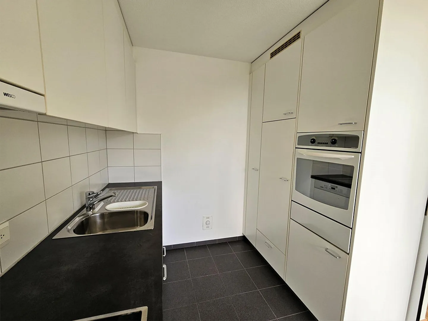 Vista panoramica sui tetti | Natura e posizione centrale unite | Acqua... - Foto 3 di 10