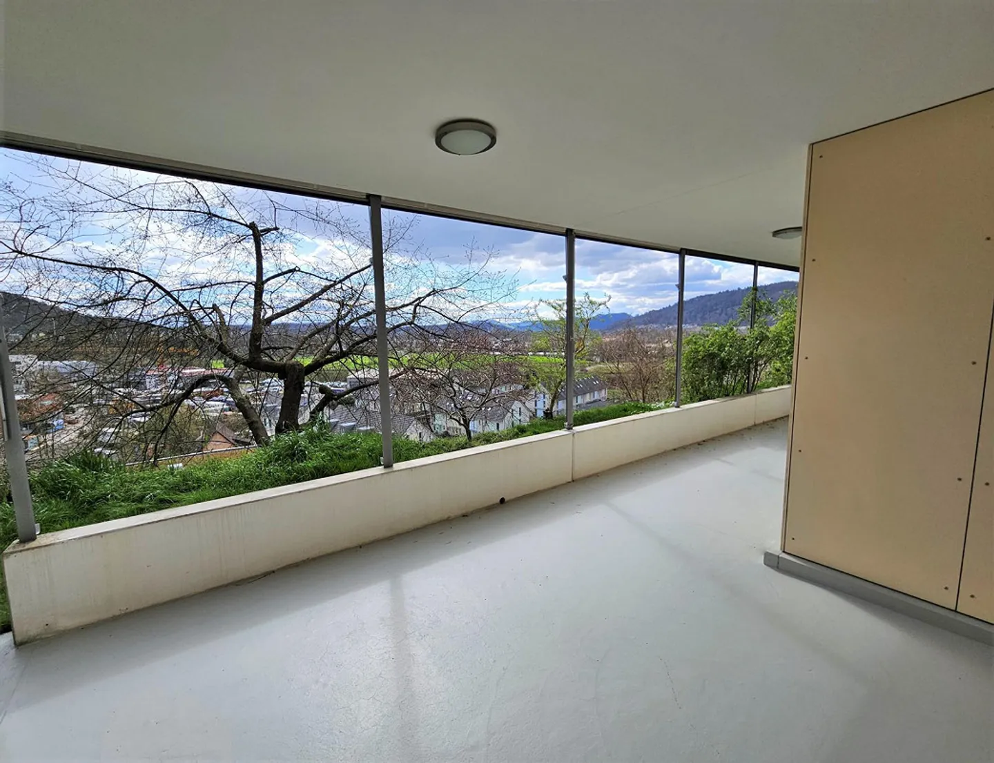 Vista panoramica sui tetti | Natura e posizione centrale unite | Acqua... - Foto 4 di 10