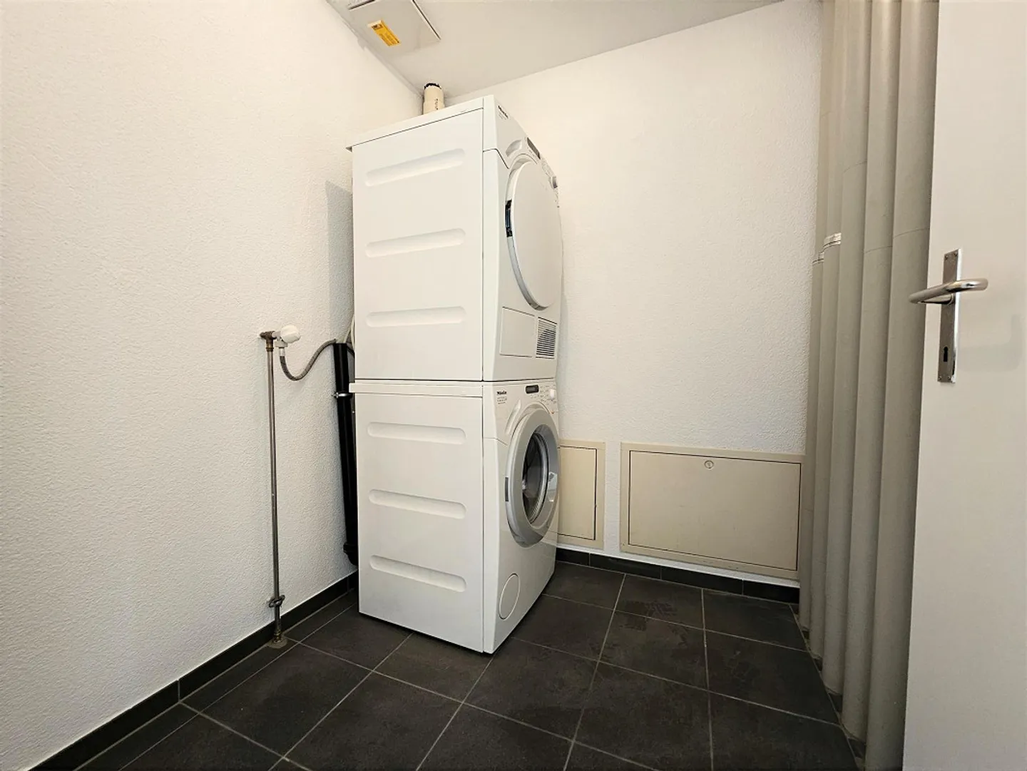 Vista panoramica sui tetti | Natura e posizione centrale unite | Acqua... - Foto 6 di 10