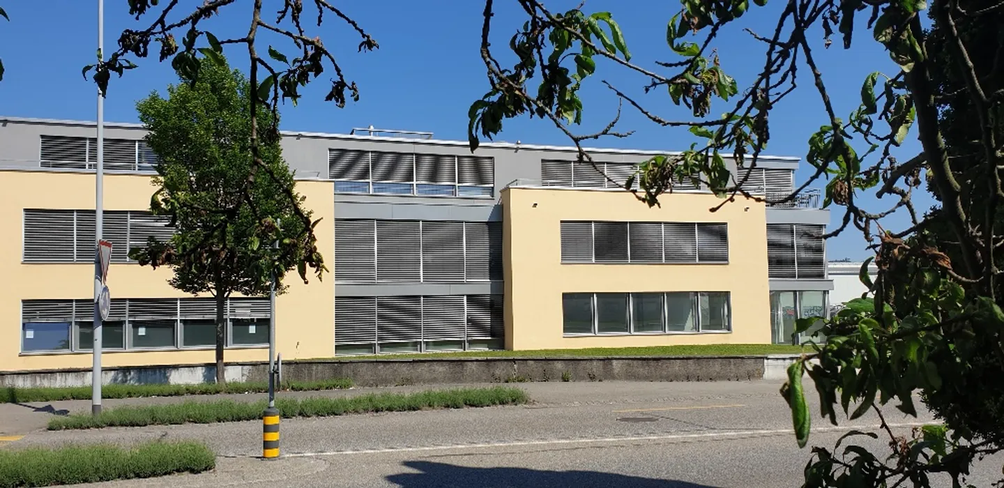 Bright commercial space with a surrounding terrace - Photo 1 of 13