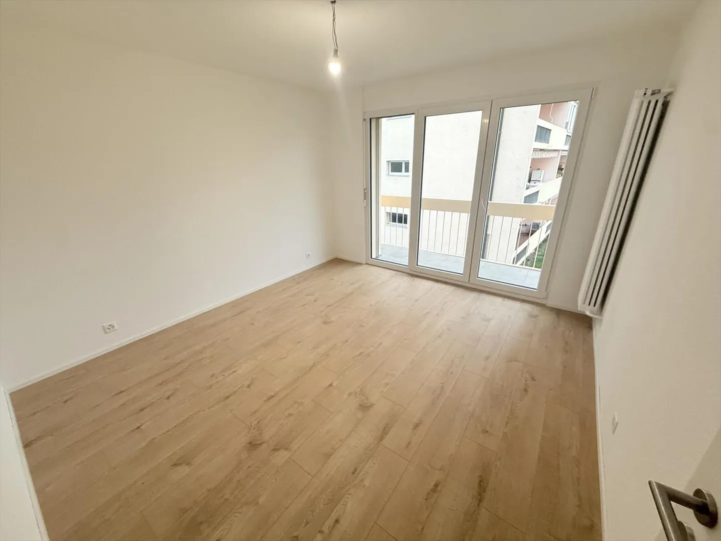 3,5-Zimmer-Wohnung vollständig renoviert im Herzen von Payerne - Foto 4 von 7