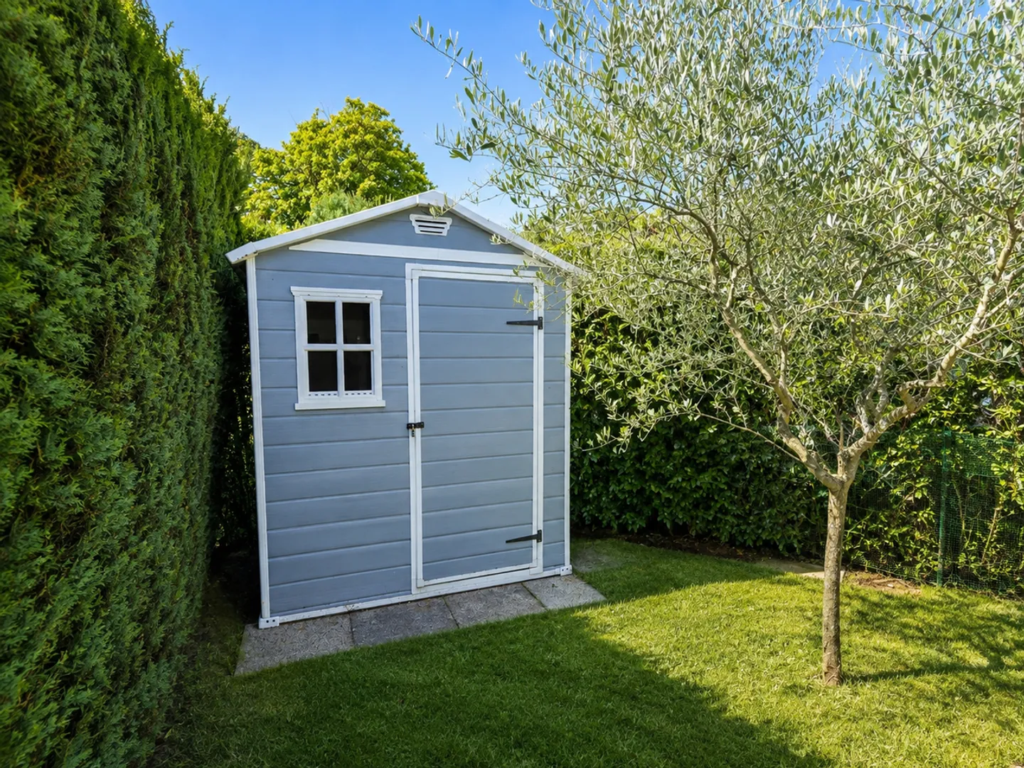 Elegante Villa mit Garten, Großzügiger Terrasse und Offener Aussicht - Foto 21 von 24