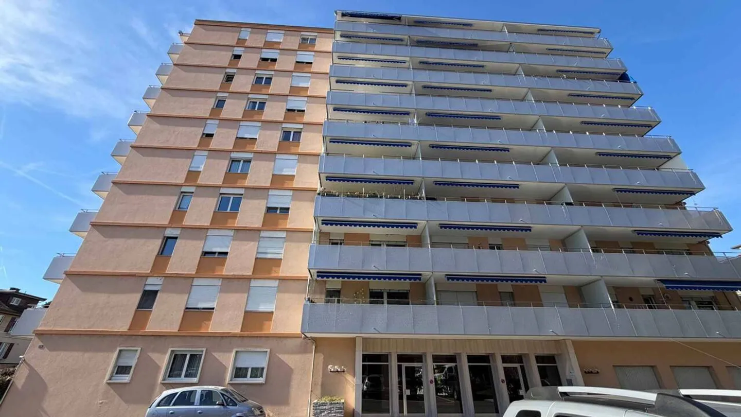 Bright apartment near the lake - Photo 2 of 9