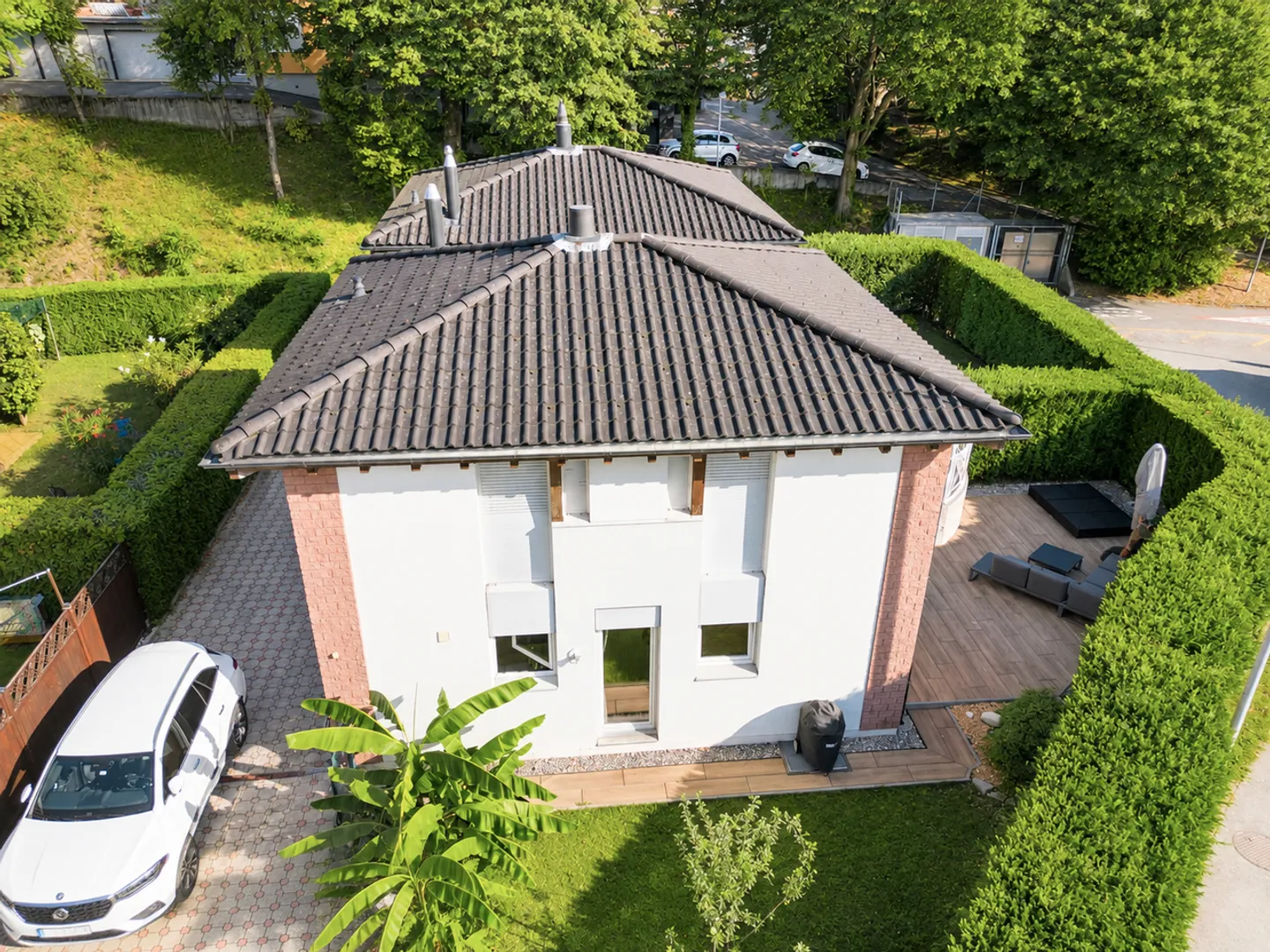 Elegante Villa mit Garten, Großzügiger Terrasse und Offener Aussicht - Foto 23 von 24