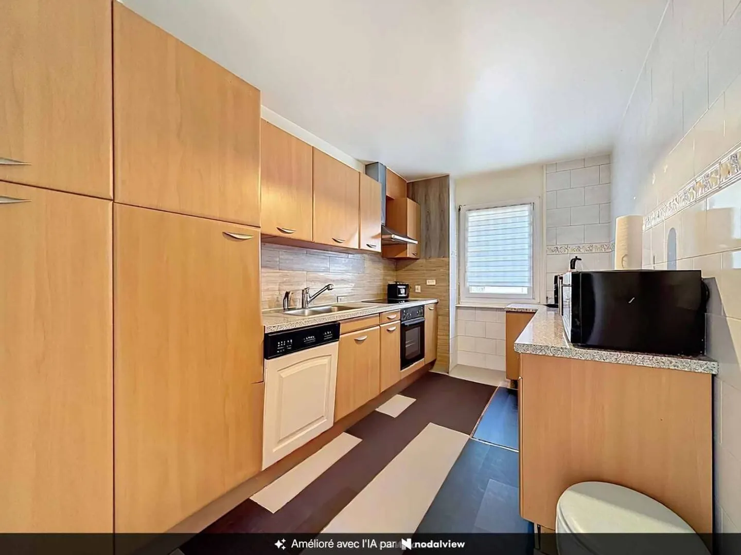 Bright apartment near the lake - Photo 4 of 9