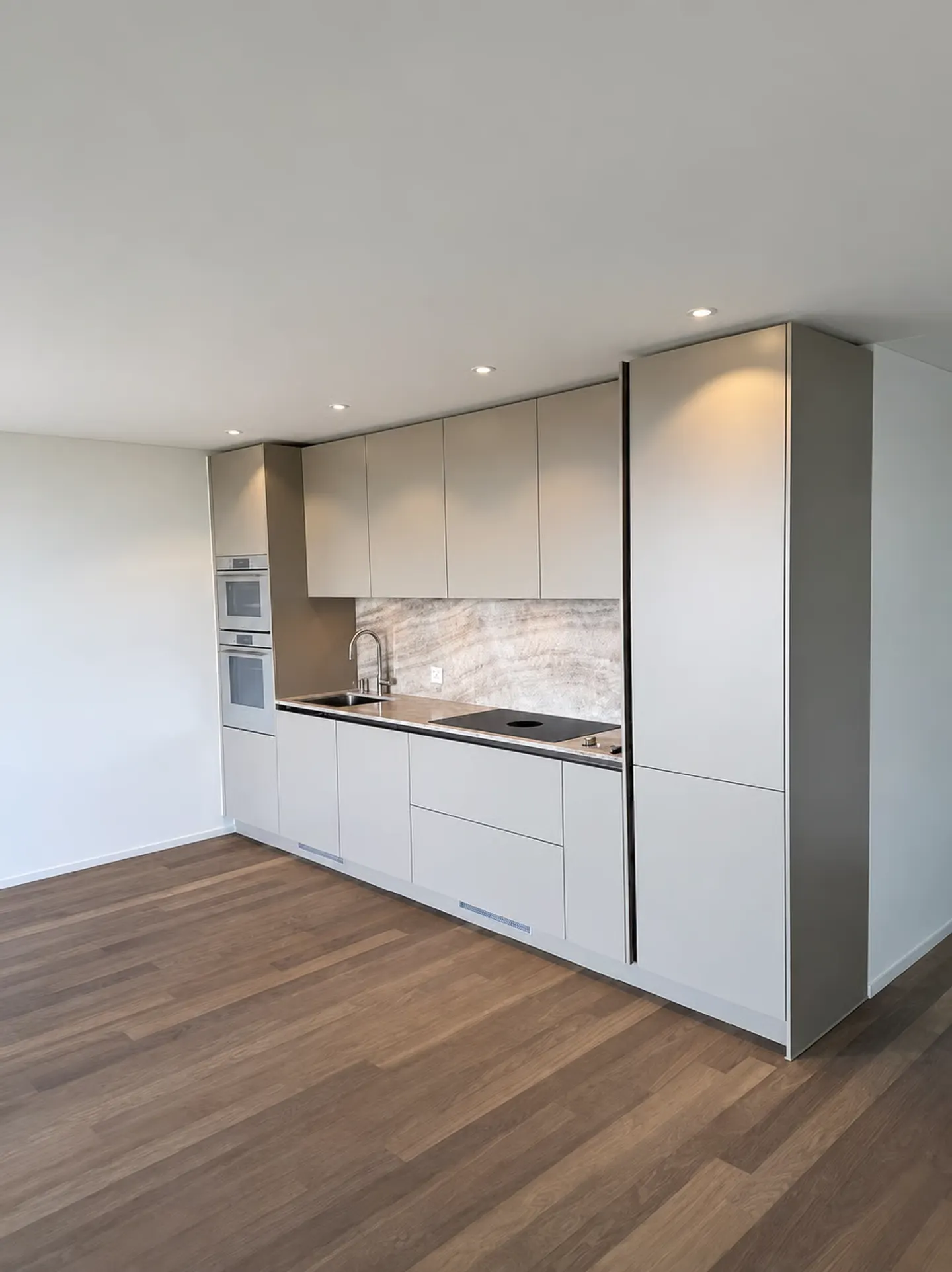 Exclusive 2.5-room apartment with panoramic views of Lake Zurich, Alps - Photo 3 of 8