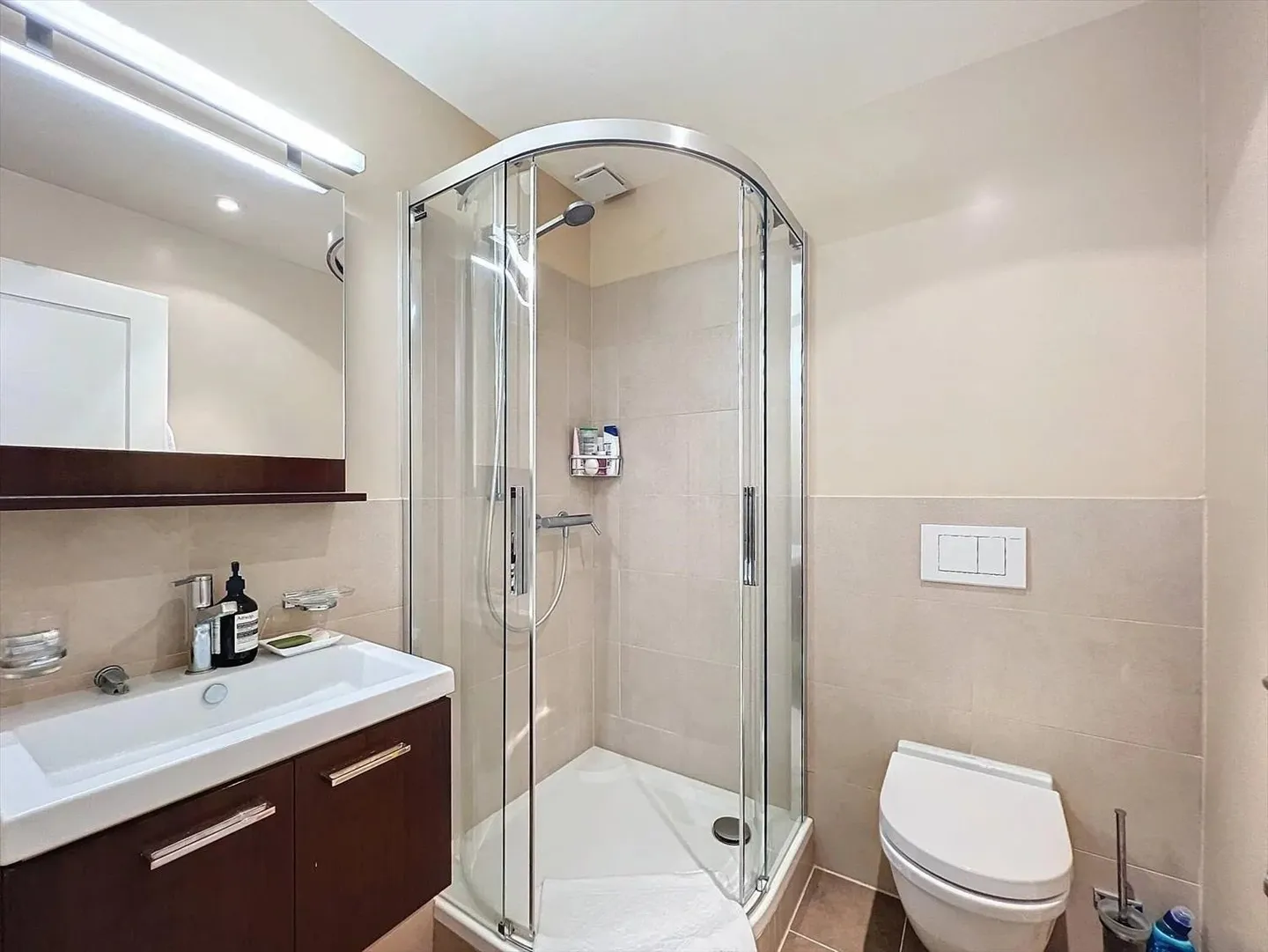 Appartement Charmant avec Cheminée - Photo 6 sur 9