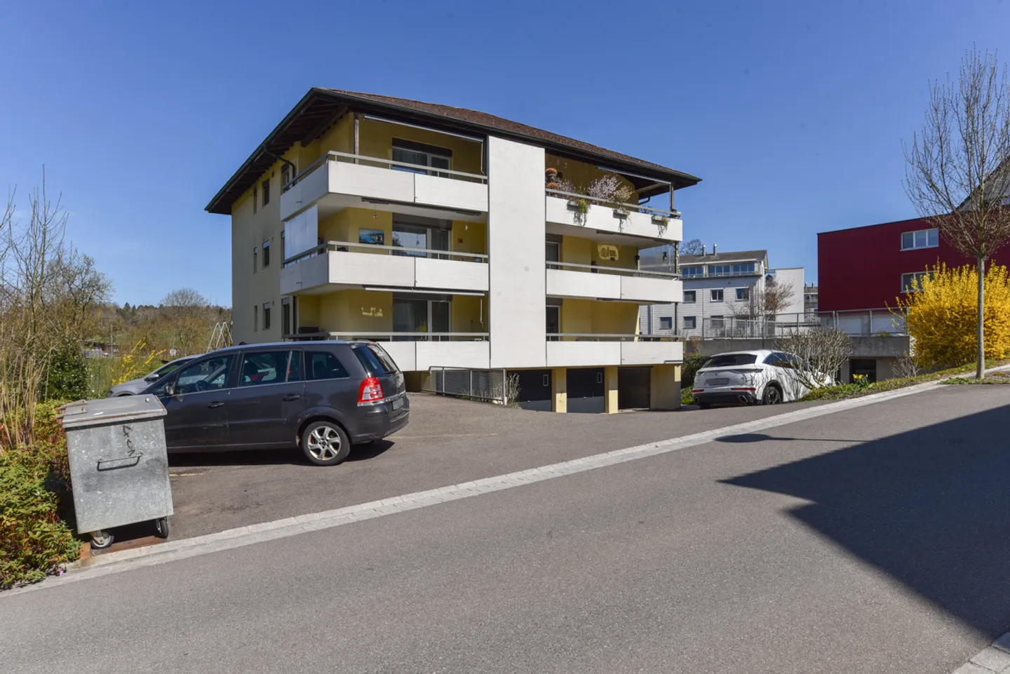 Appartamento di 3,5 locali in posizione tranquilla e soleggiata, vicino al centro - Foto 2 di 14