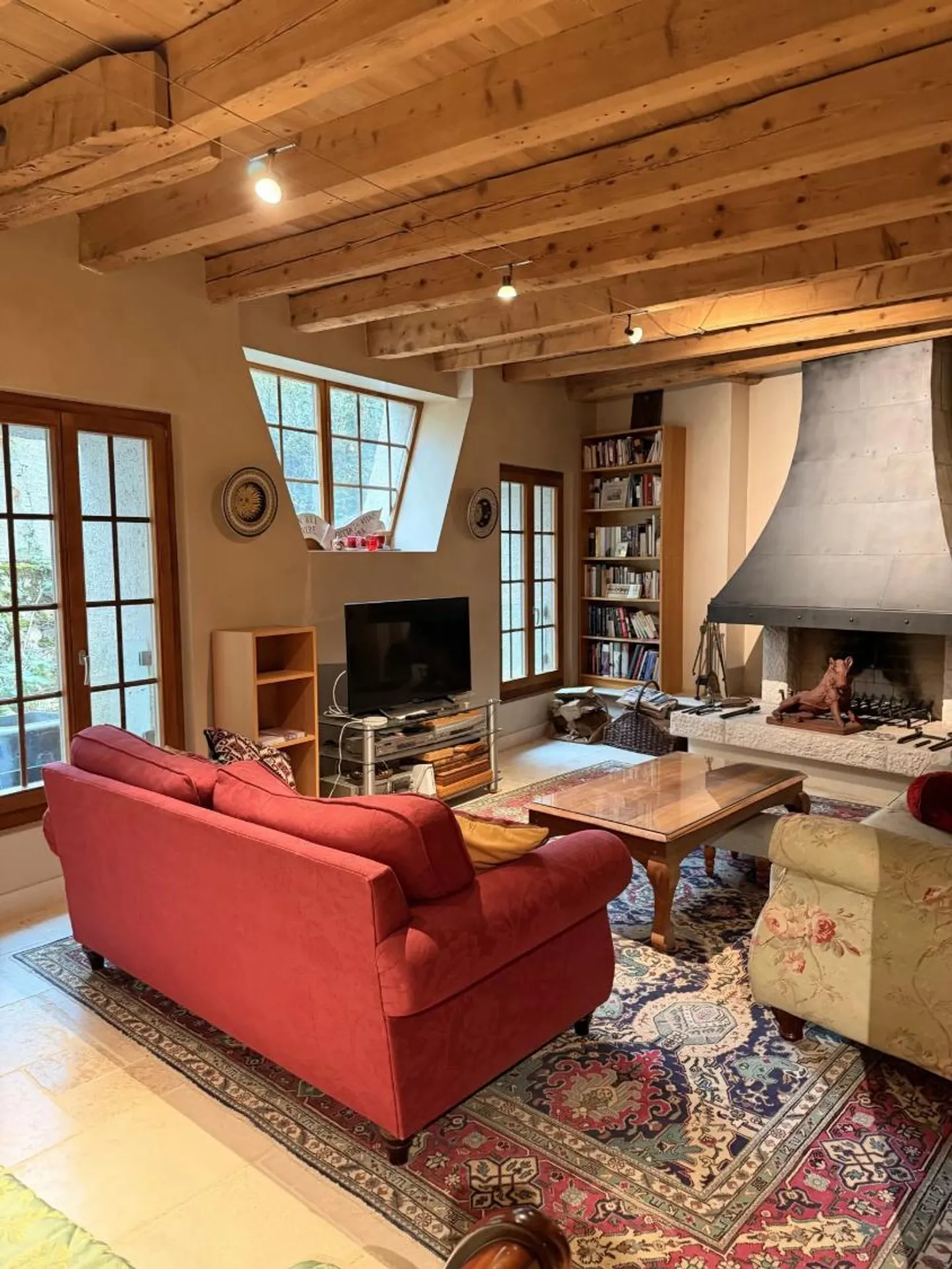 Appartement Charmant avec Cheminée - Photo 3 sur 9