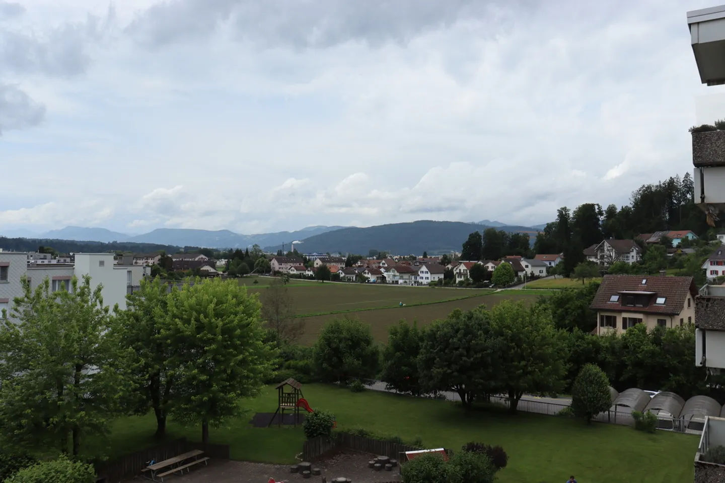 Comfortable apartment with 3.5 rooms and balcony in Zofingen! - Photo 9 of 12