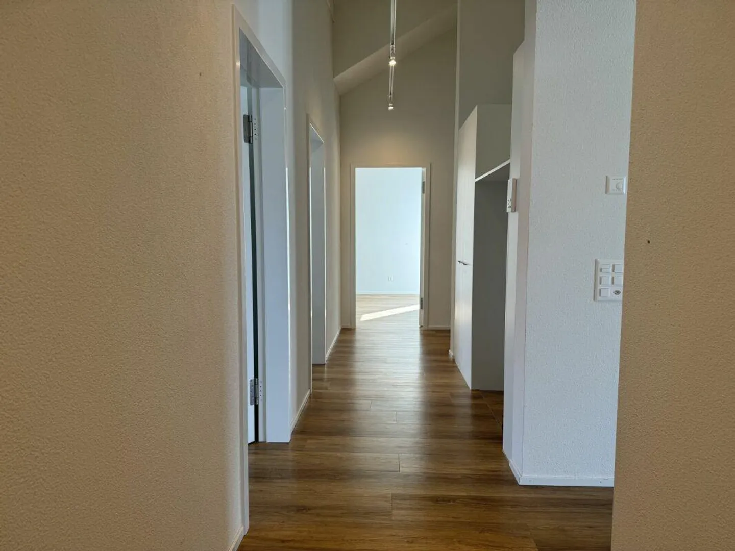 Moderne Attikawohnung mit Balkonen - Foto 5 von 14