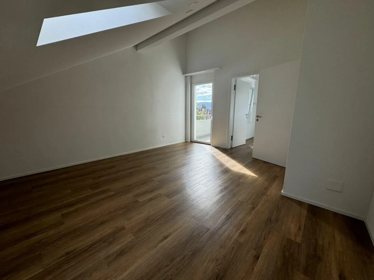 Moderne Attikawohnung mit Balkonen - Foto 9 von 14