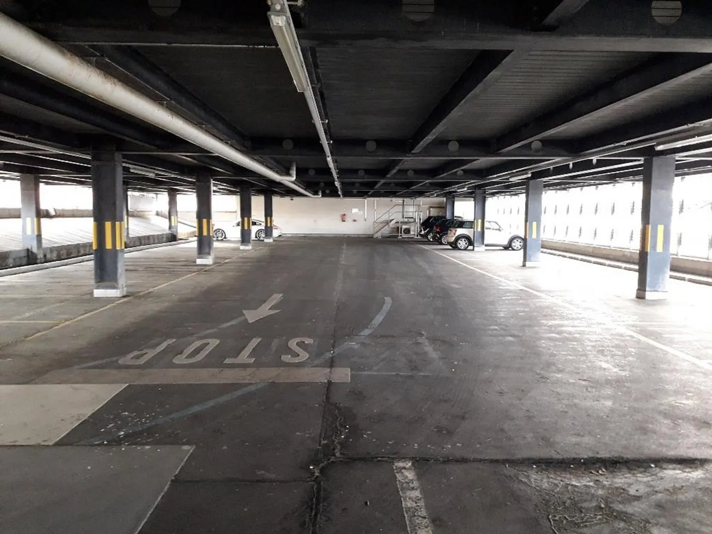 Covered parking spaces near Flon - Photo 5 of 5