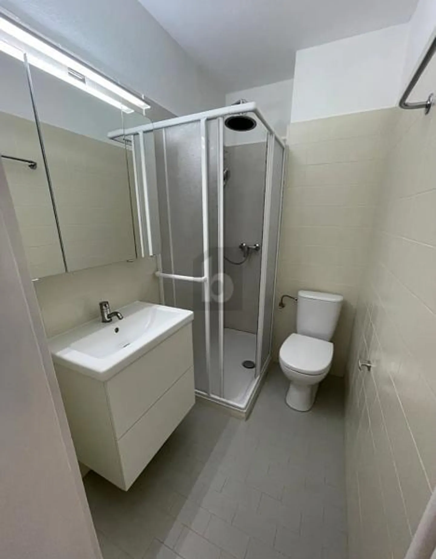 ENTIÈREMENT RÉNOVÉ À FRIBOURG - Photo 3 of 6