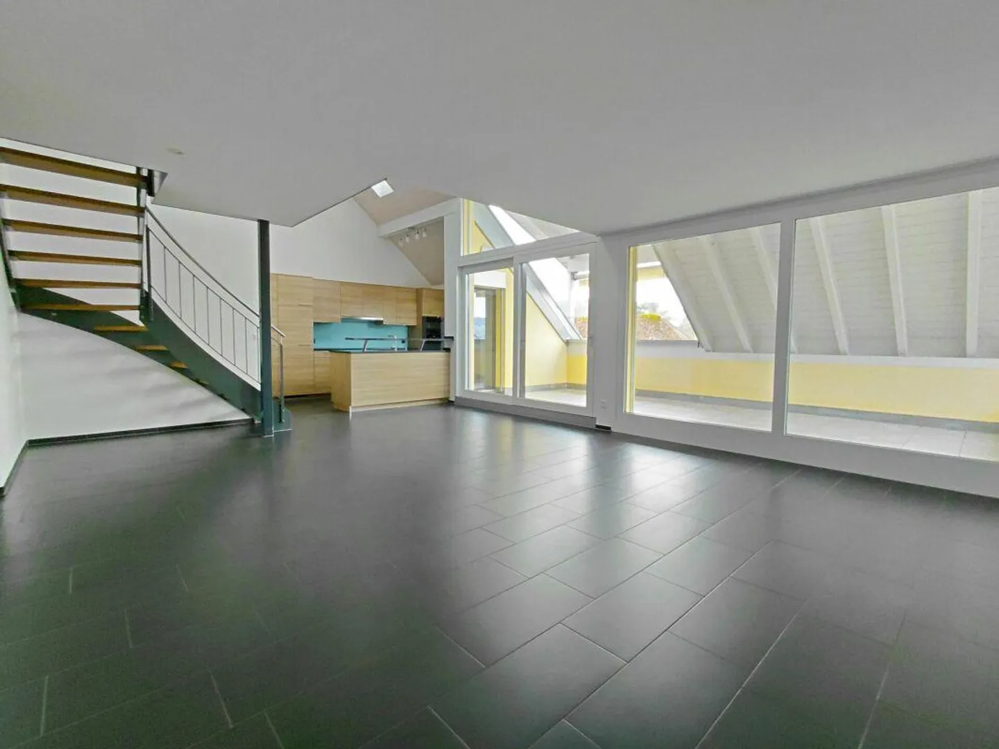 Appartamento attico di 4 1/2 stanze - Foto 3 di 12