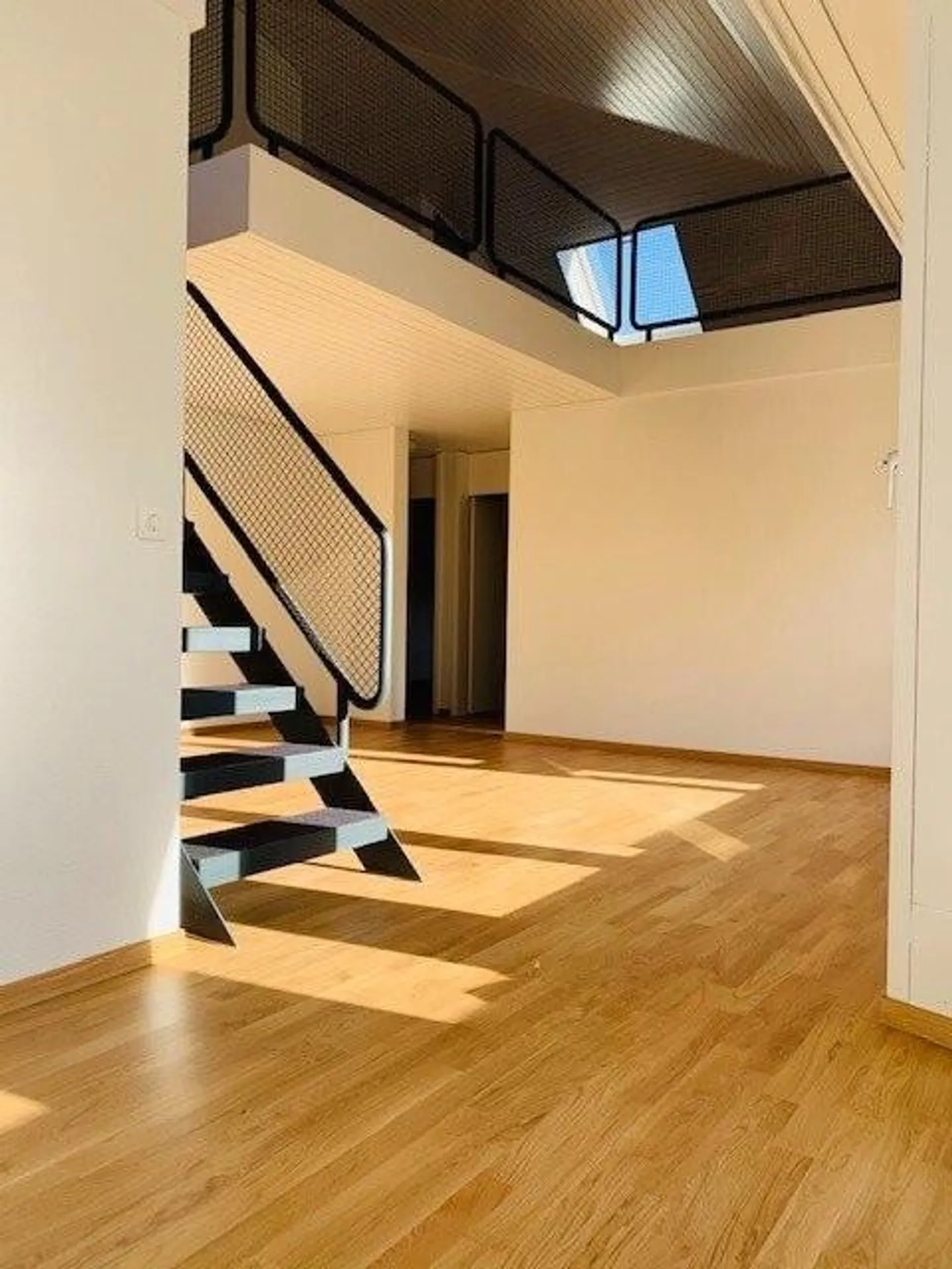 Appartamento Duplex Cerca Inquilino! - Foto 3 di 10