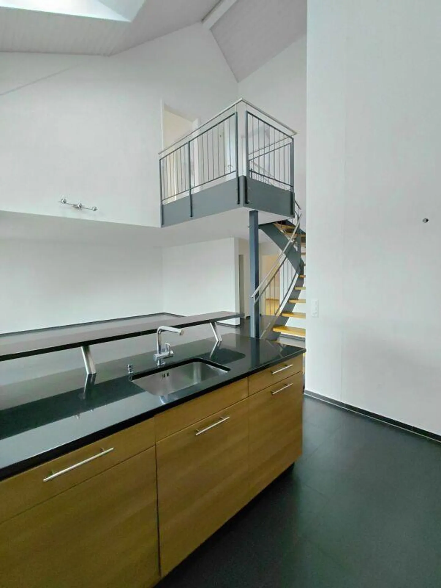 Appartamento attico di 4 1/2 stanze - Foto 4 di 12