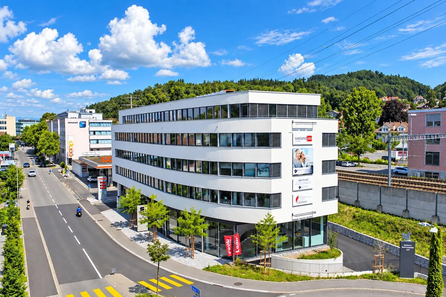 Espace commercial attrayant avec potentiel d'aménagement à Gümligen - Photo 1 sur 6