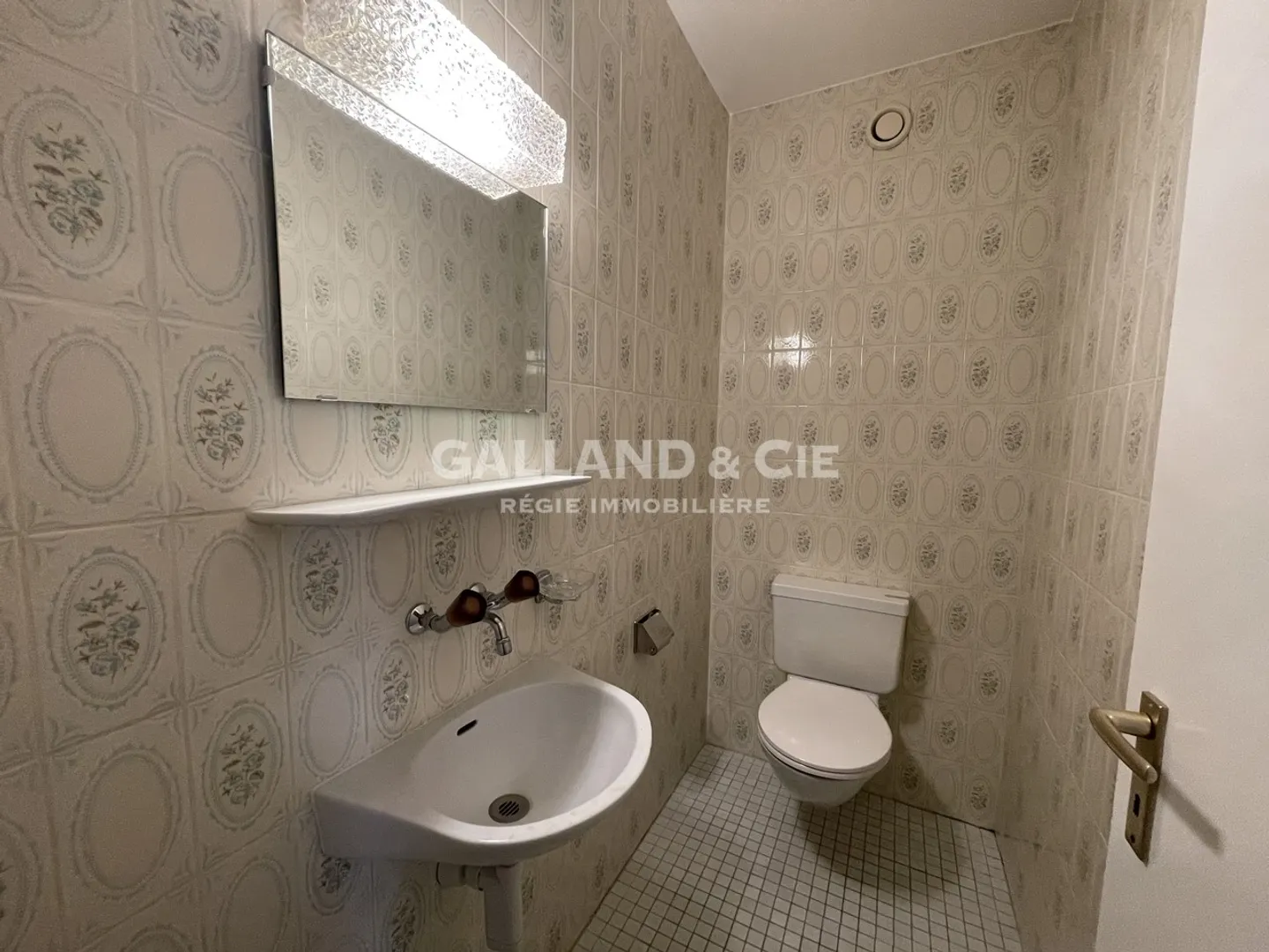 Appartement Charmant avec Vue sur le Lac - Photo 3 sur 5