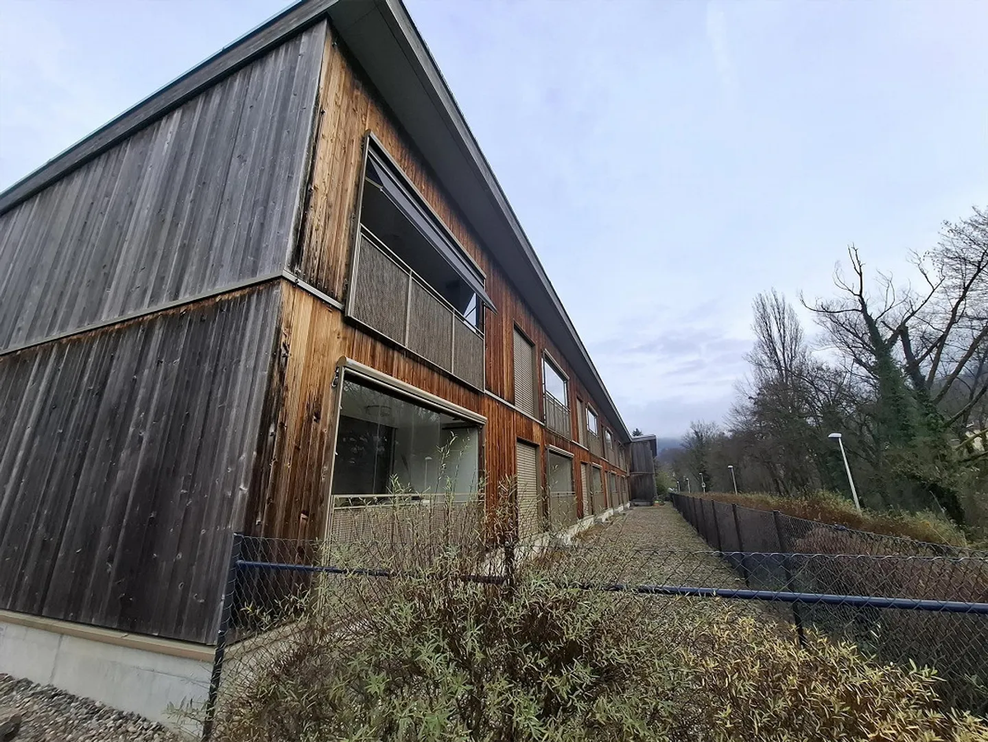 Modern 3.5-room apartment with balcony in Grellingen - Photo 4 of 11