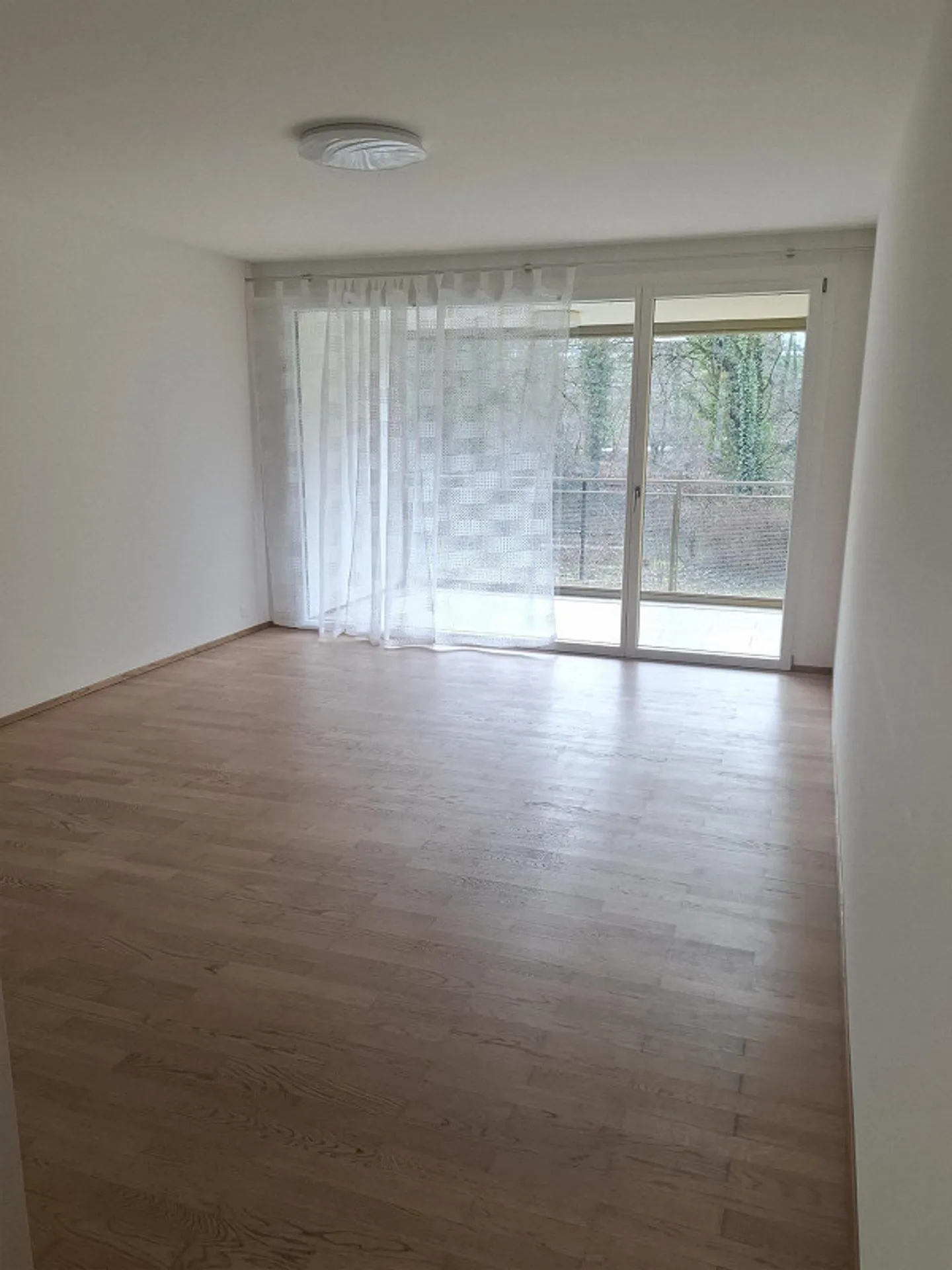 Modern 3.5-room apartment with balcony in Grellingen - Photo 8 of 11