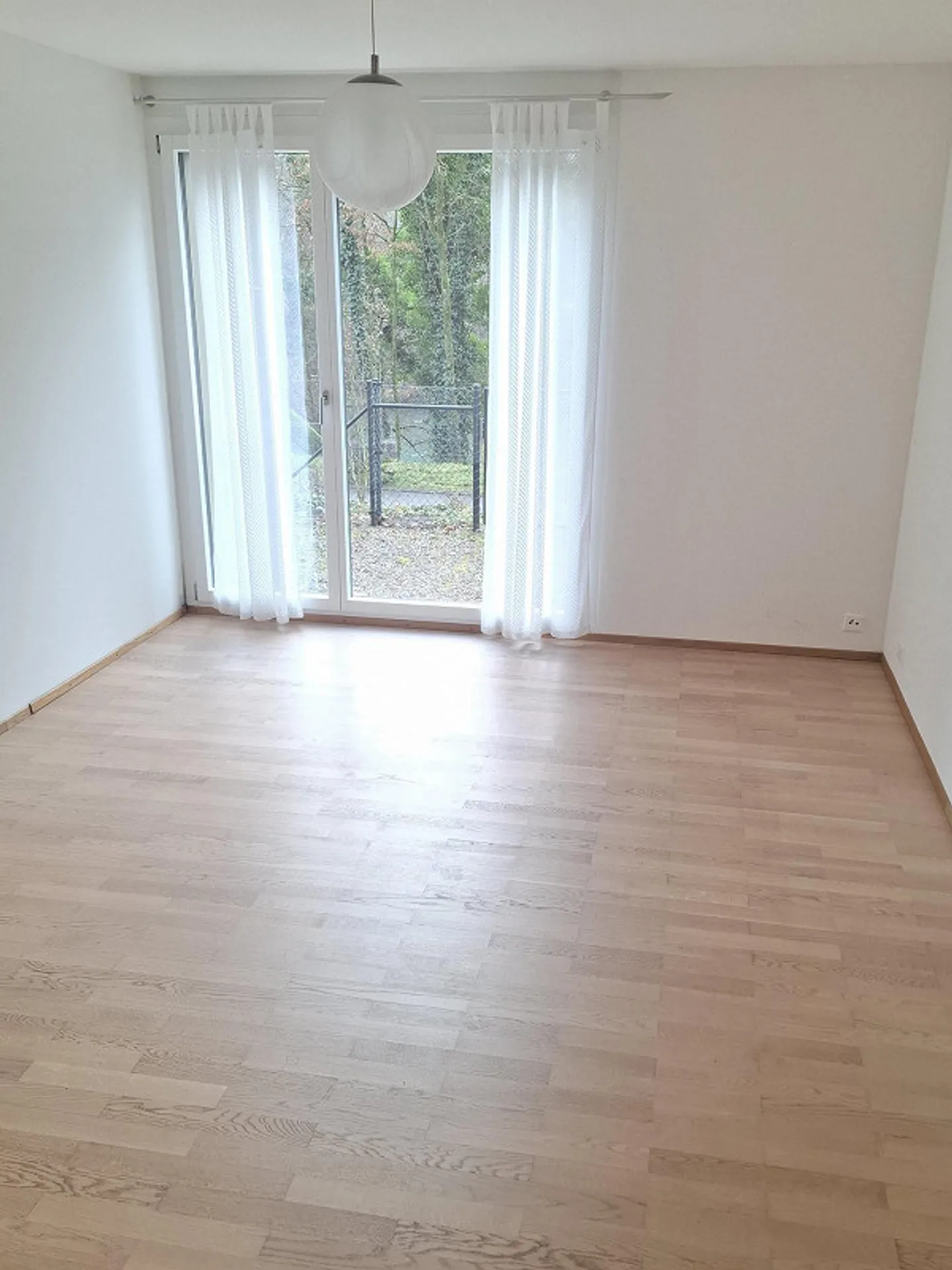 Modern 3.5-room apartment with balcony in Grellingen - Photo 7 of 11