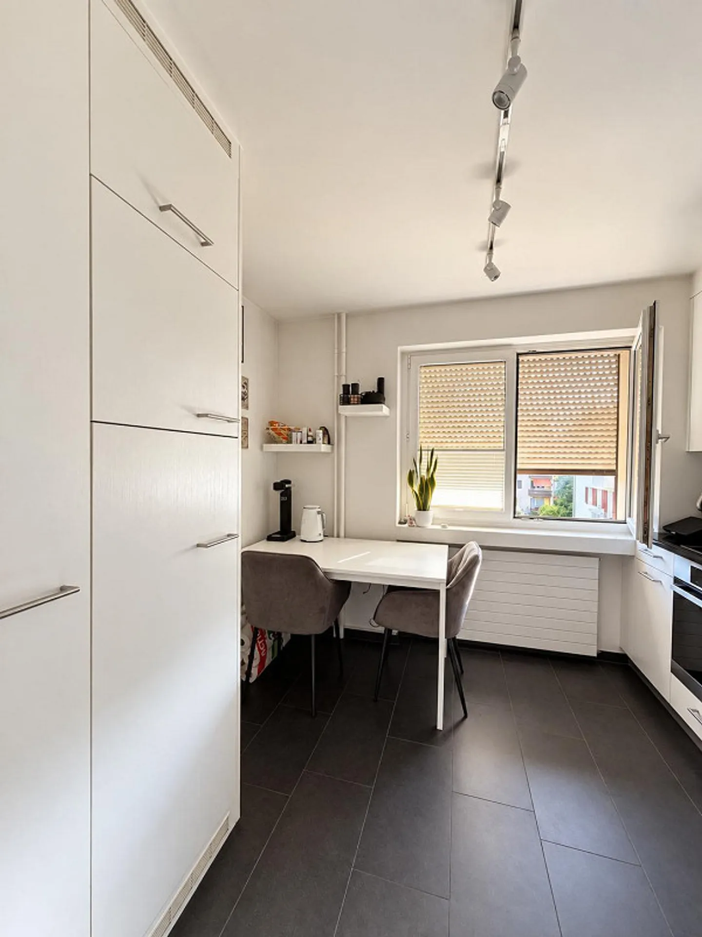 Central living in Zurich - 4.5-room apartment for rent - Photo 4 of 7
