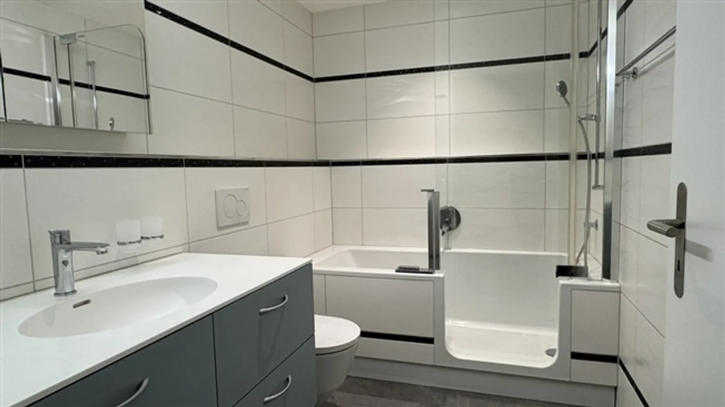 Appartement moderne de 3,5 pièces avec jardin - Photo 8 sur 11