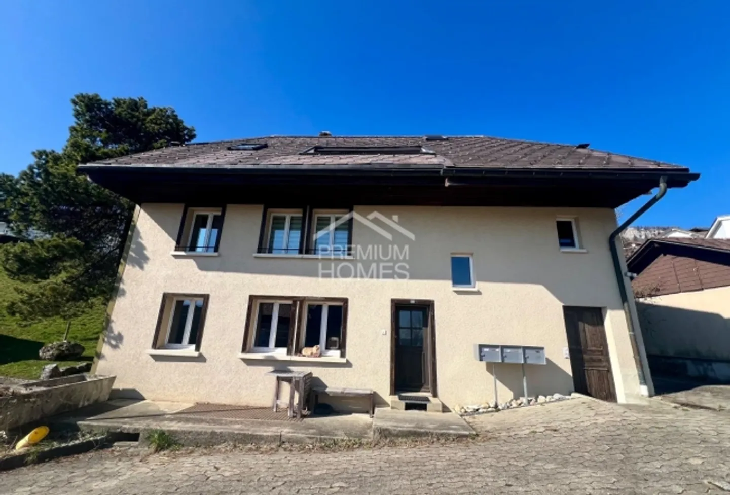 Rarità con vista: Casa plurifamiliare con riserva di terreno e vista montagna - Foto 2 di 5