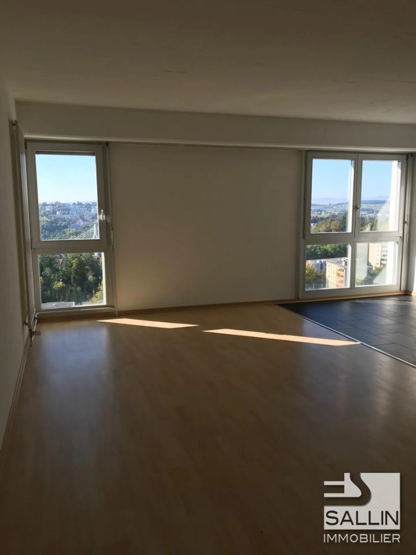 Appartement avec 4 chambres près de toutes les commodités - Photo 2 sur 9