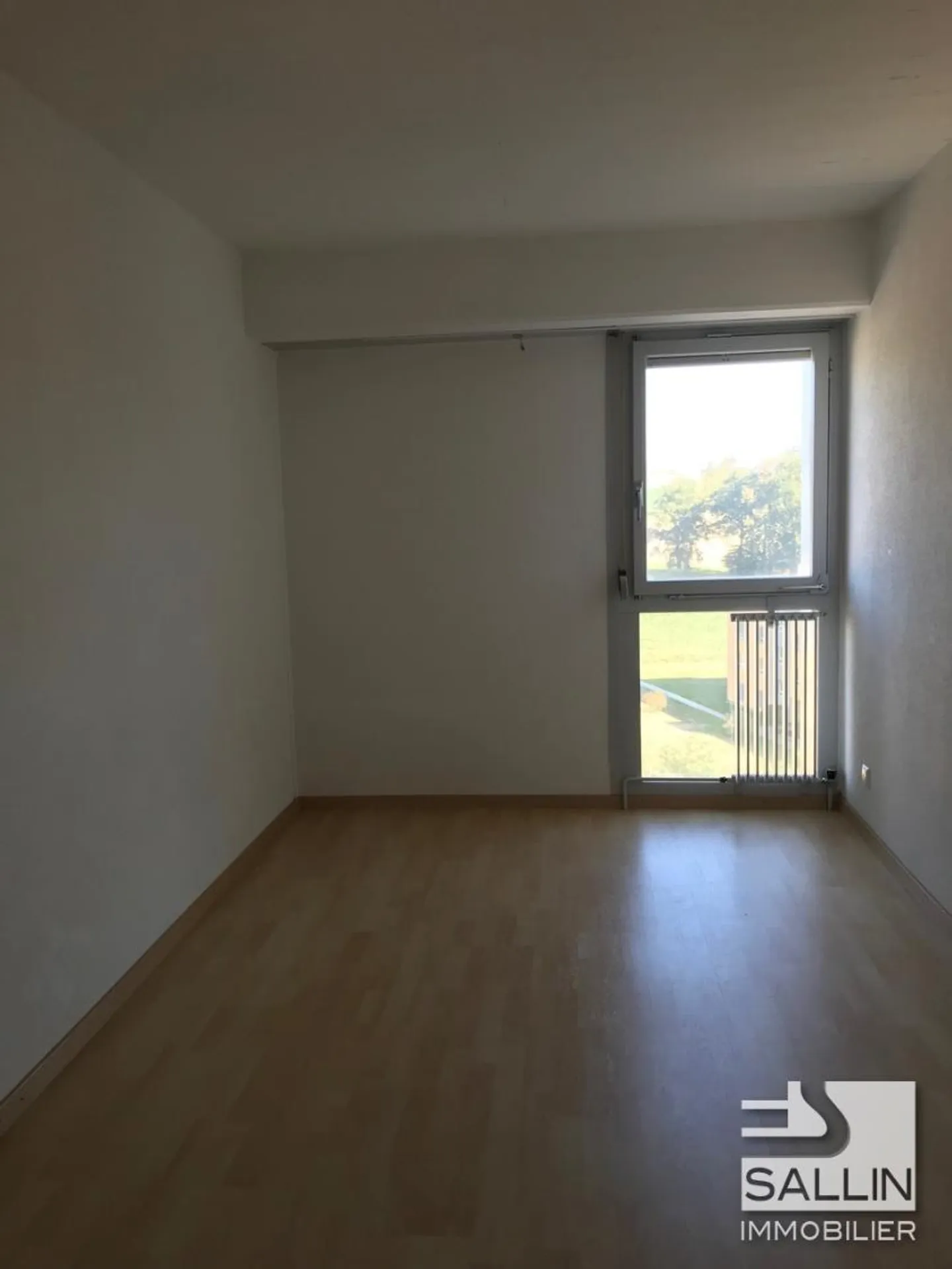 Appartement avec 4 chambres près de toutes les commodités - Photo 3 sur 9