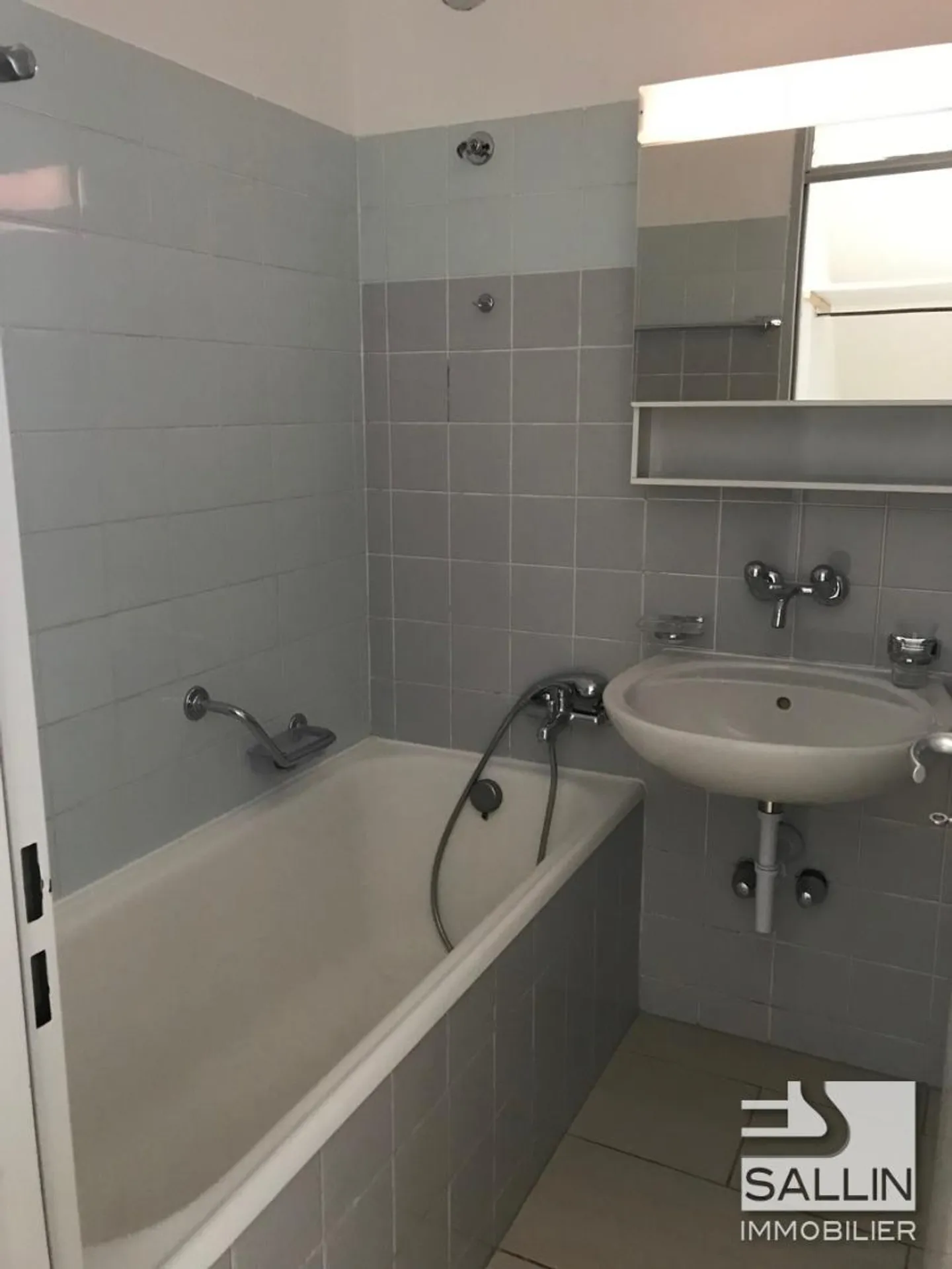 Appartement avec 4 chambres près de toutes les commodités - Photo 5 sur 9