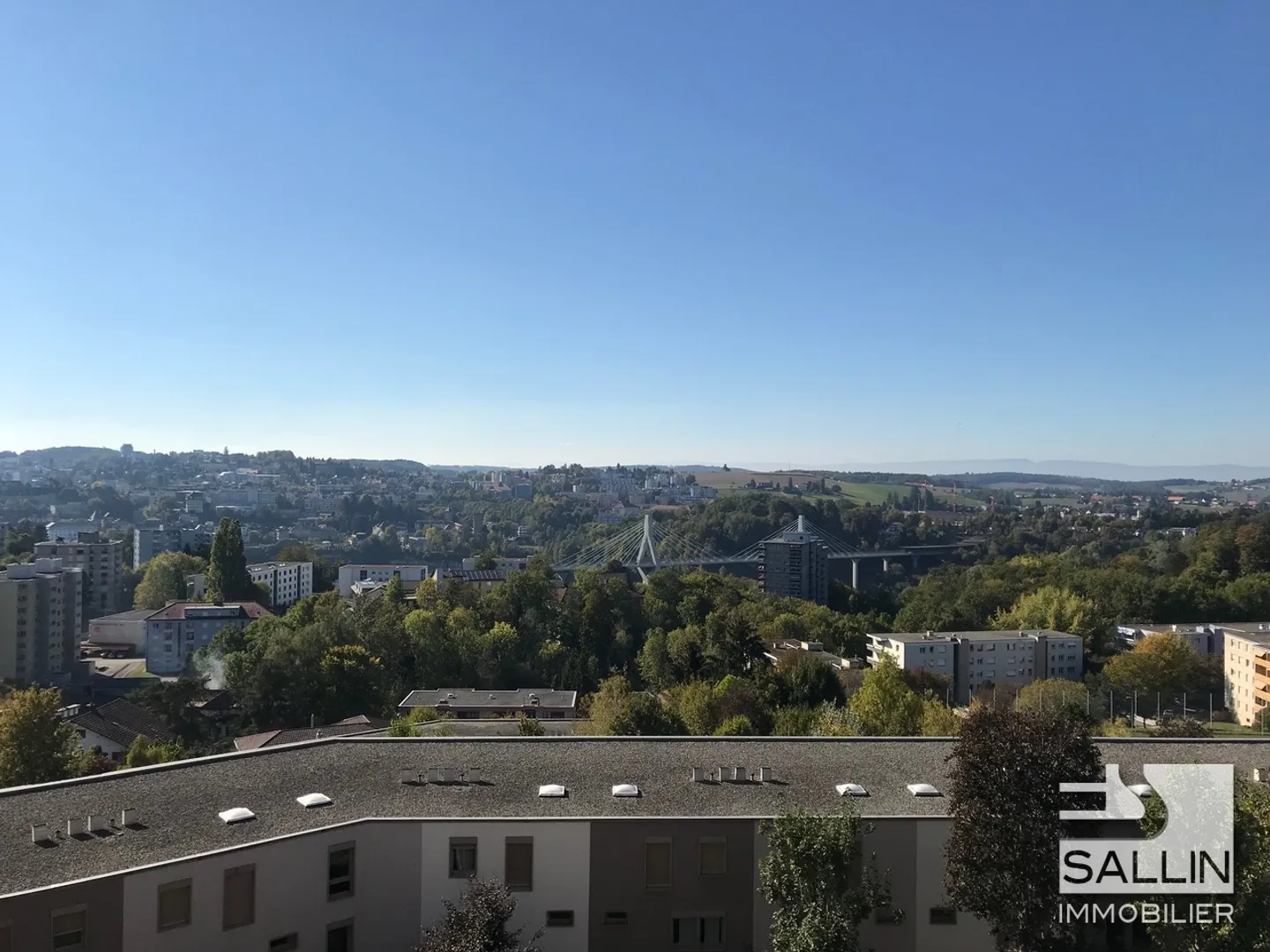 Appartement avec 4 chambres près de toutes les commodités - Photo 8 sur 9