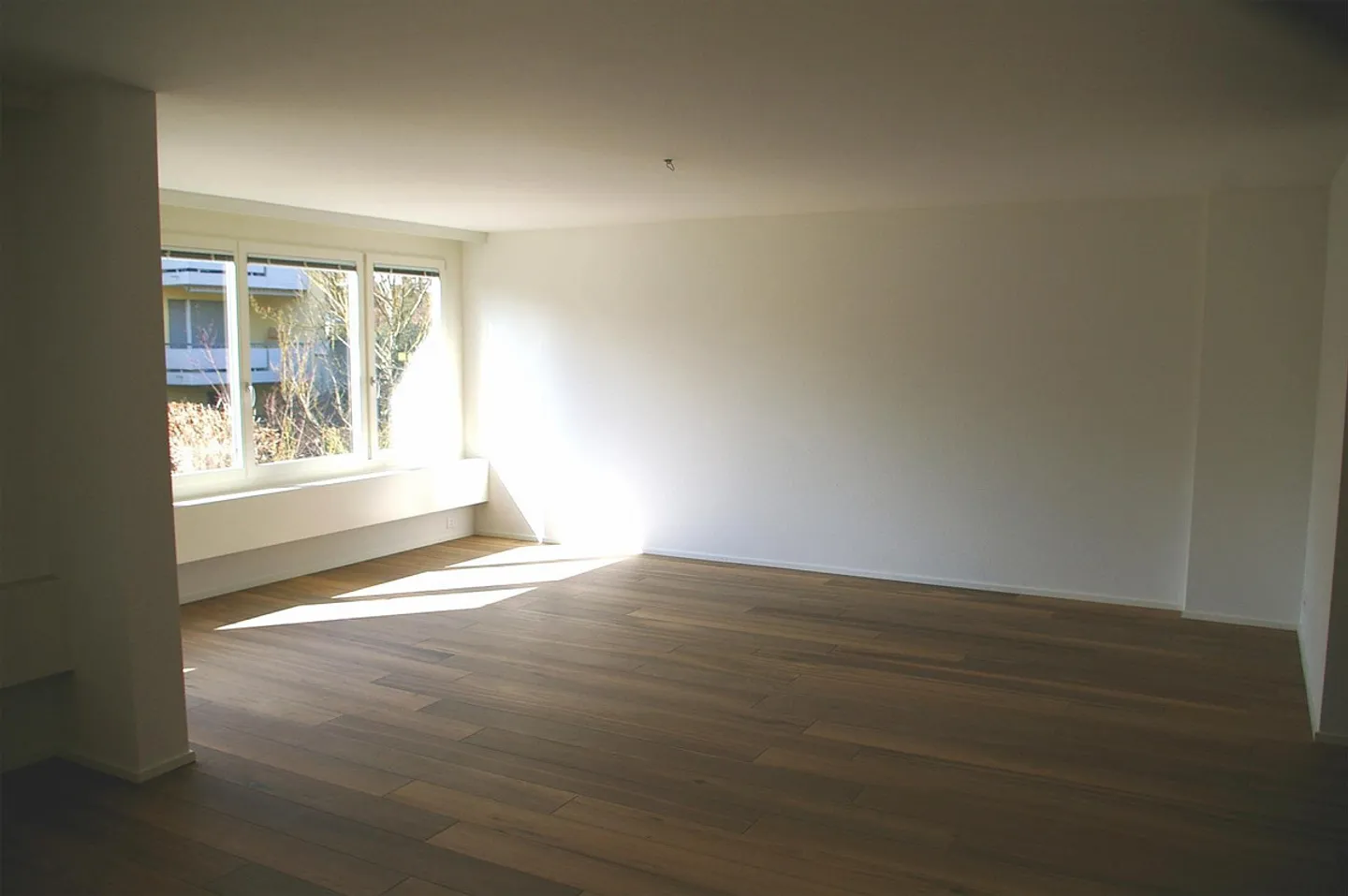 Charmante appartement 3½ pièces avec balcon dans un environnement proche de la nature - Photo 4 sur 12