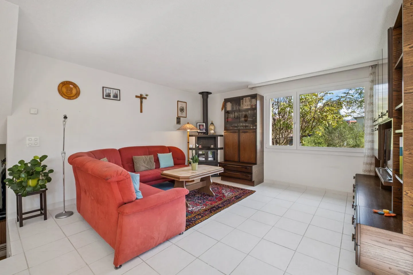 A Family House - Photo 5 of 14