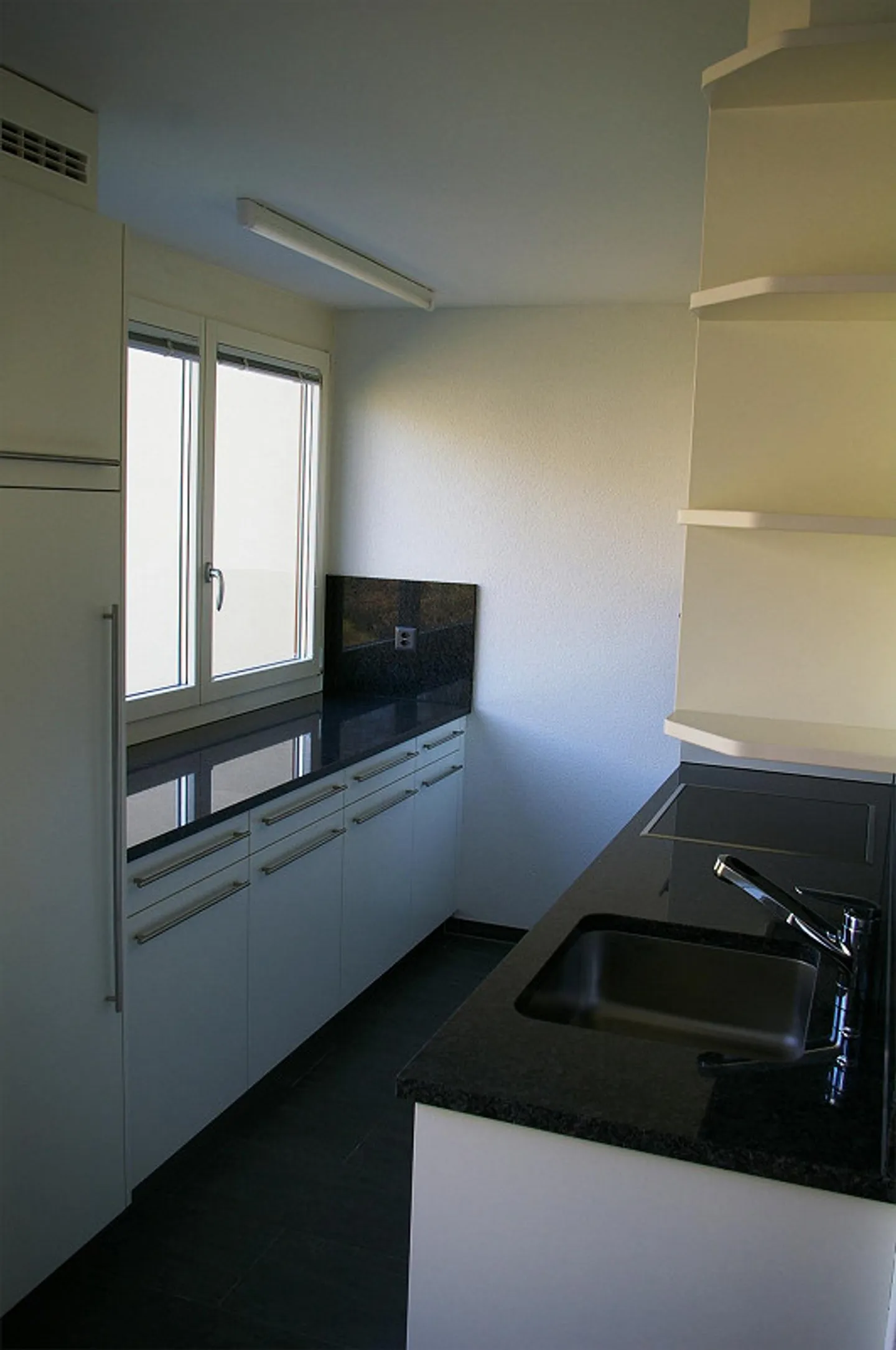 Charmante appartement 3½ pièces avec balcon dans un environnement proche de la nature - Photo 5 sur 12