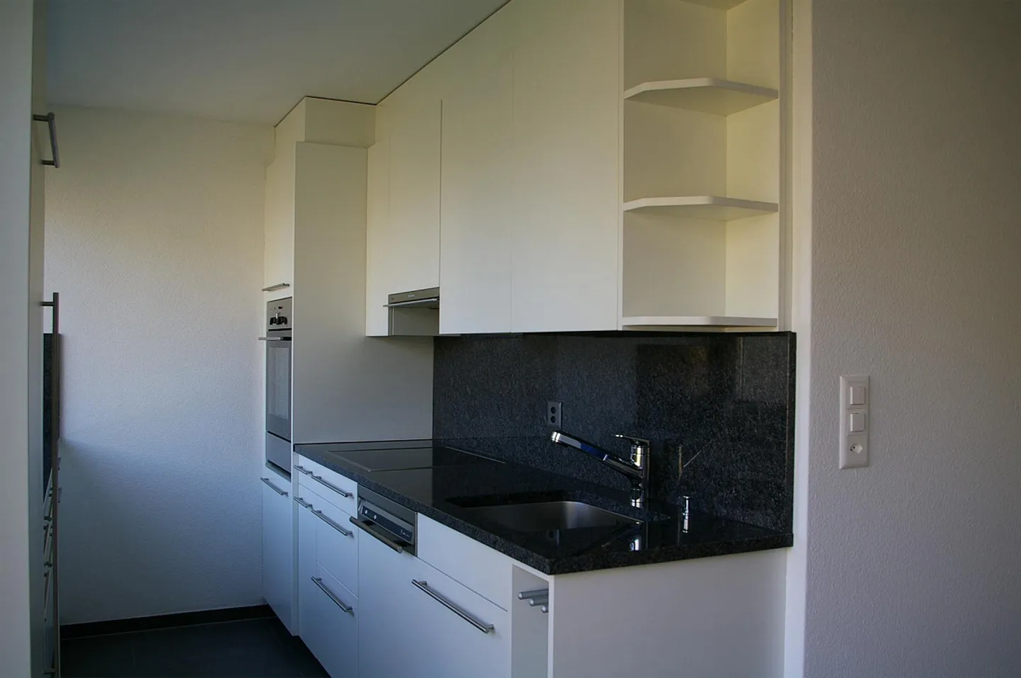 Charmante appartement 3½ pièces avec balcon dans un environnement proche de la nature - Photo 6 sur 12