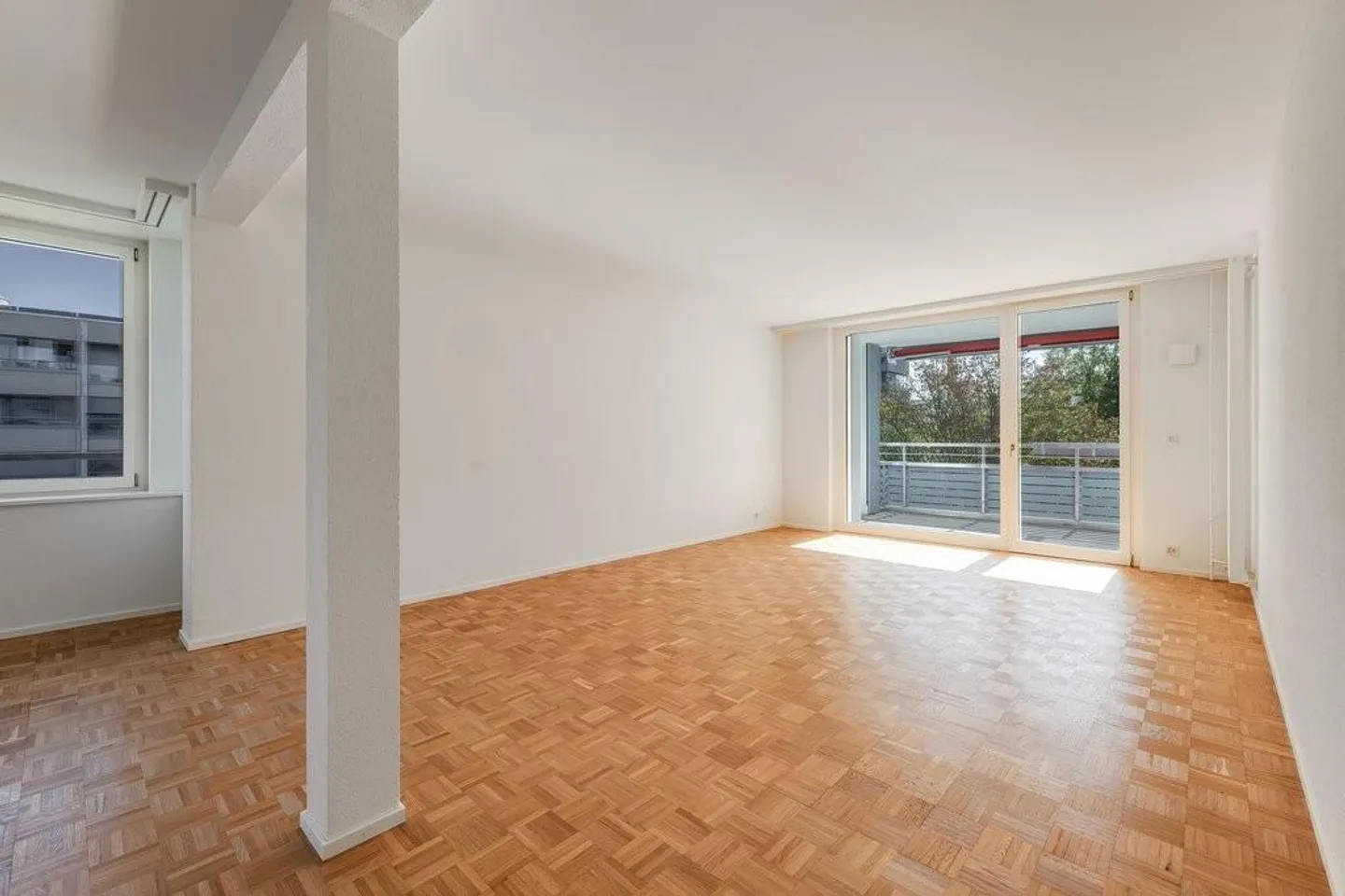 Freshly renovated 3.5-room apartment in an attractive location - Photo 4 of 9