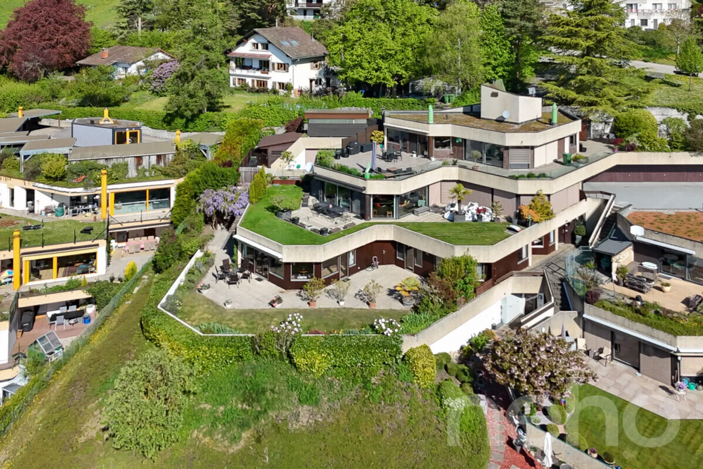 Un bien rare : Un belvédère de 180m² avec une terrasse monumentale de 200m² - Photo 2 sur 12