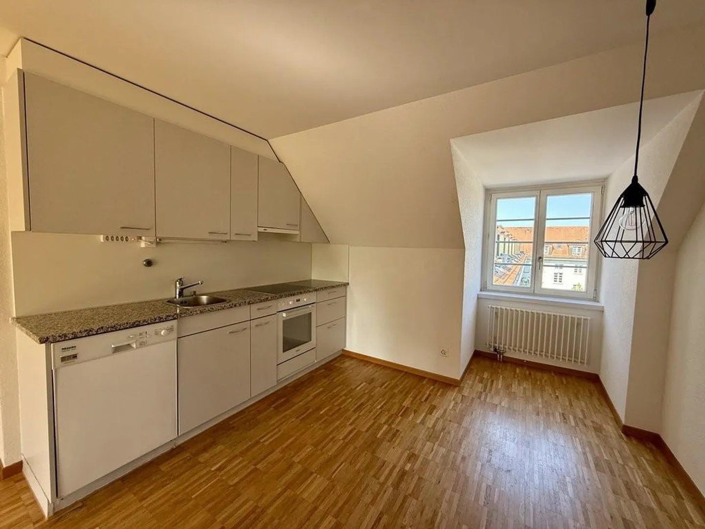 Wunderschöne Dachwohnung in der Stadt - Foto 2 von 6