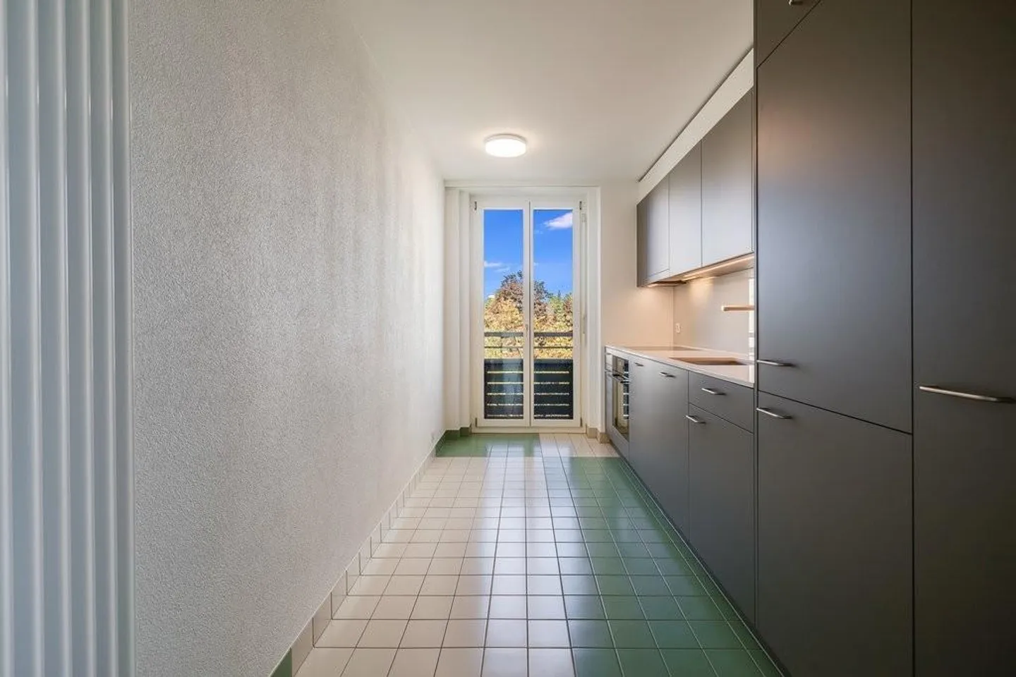 Freshly renovated 3.5-room apartment in an attractive location - Photo 1 of 9
