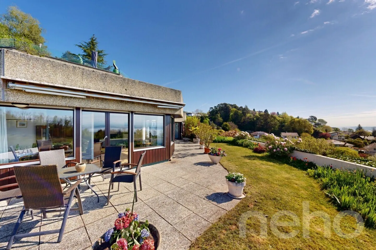 Un bien rare : Un belvédère de 180m² avec une terrasse monumentale de 200m² - Photo 4 sur 12