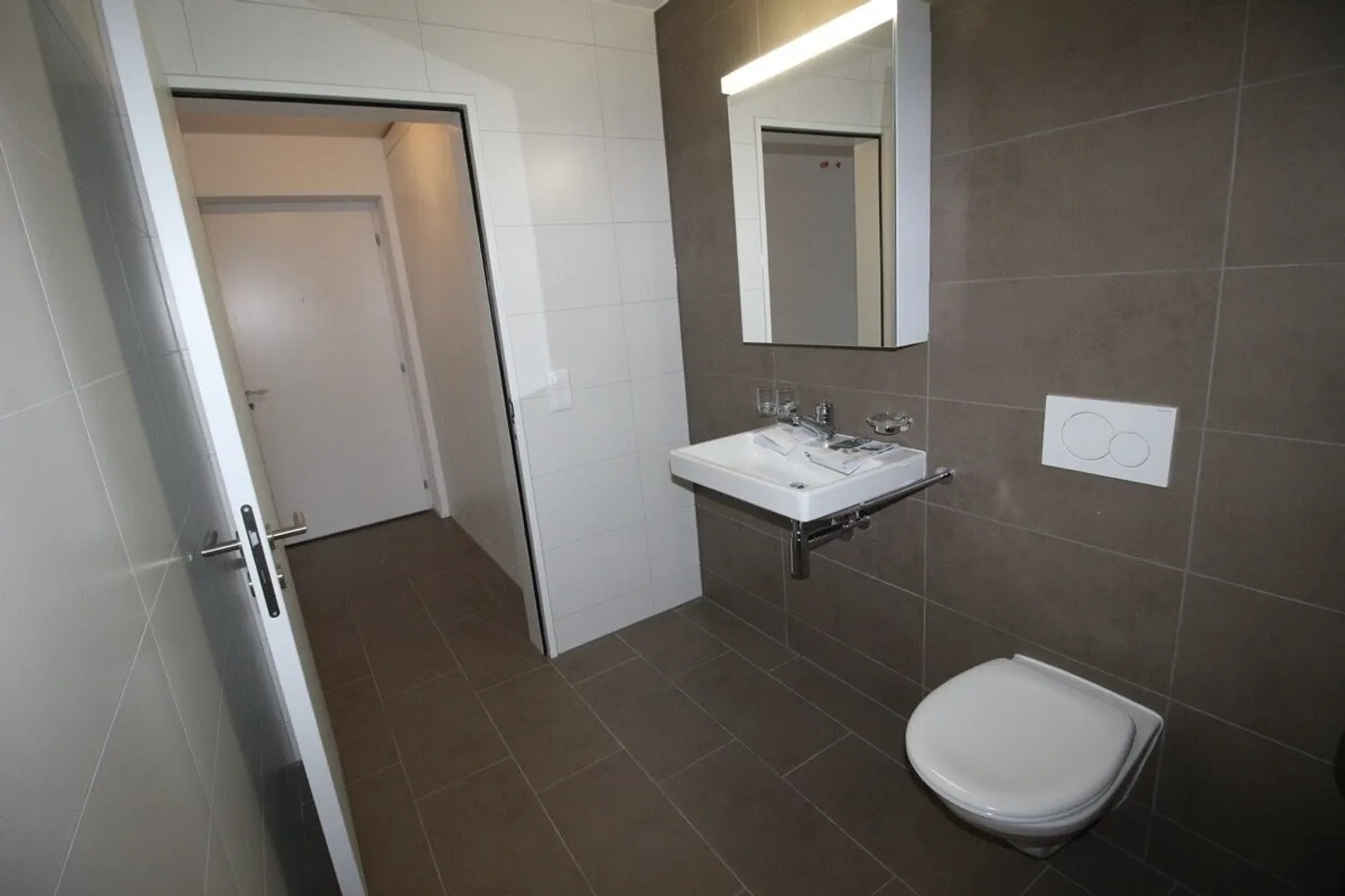 Superb and bright 2½ room apartment - Photo 2 of 13