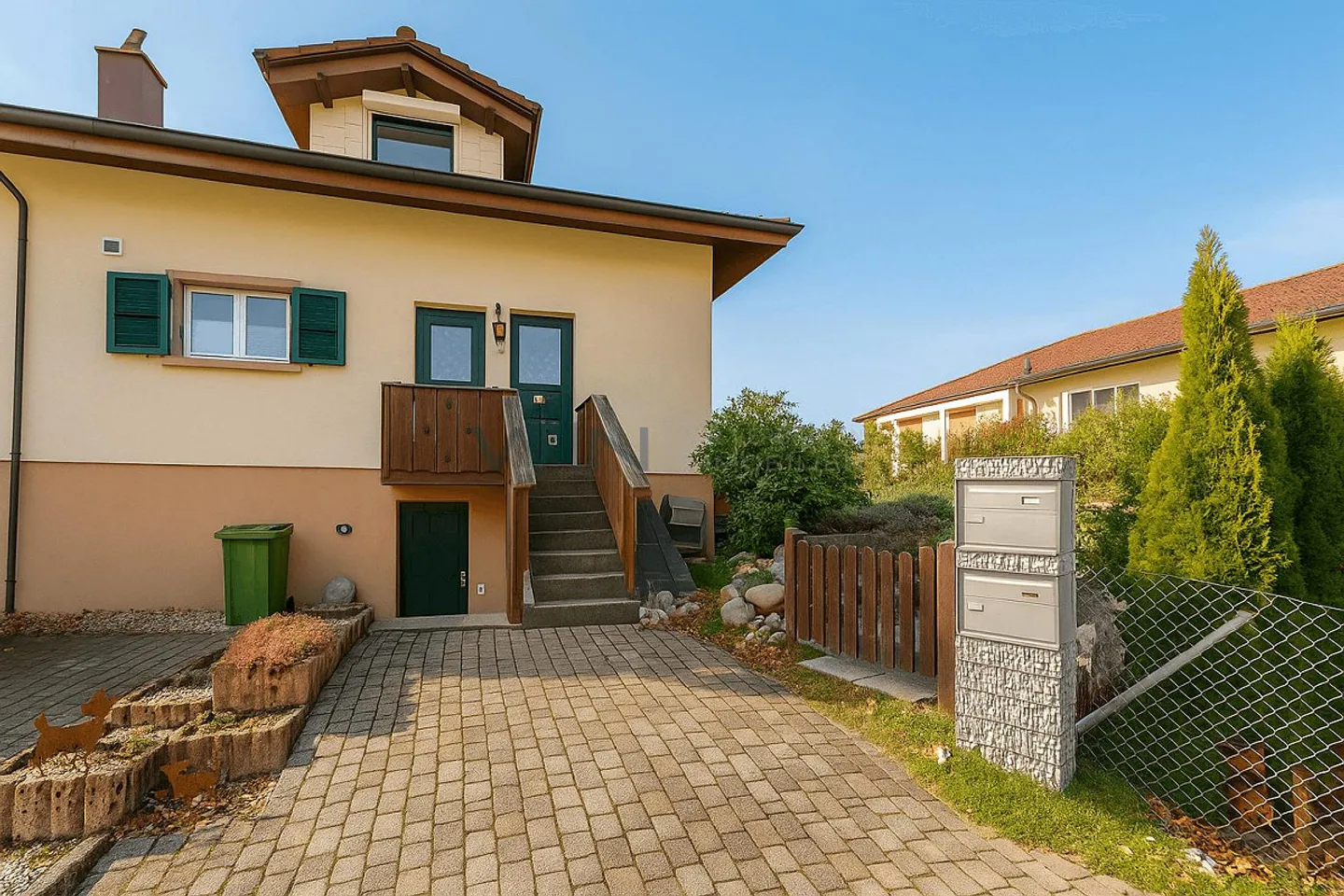 Small but fine? And full of charm - Photo 1 of 10